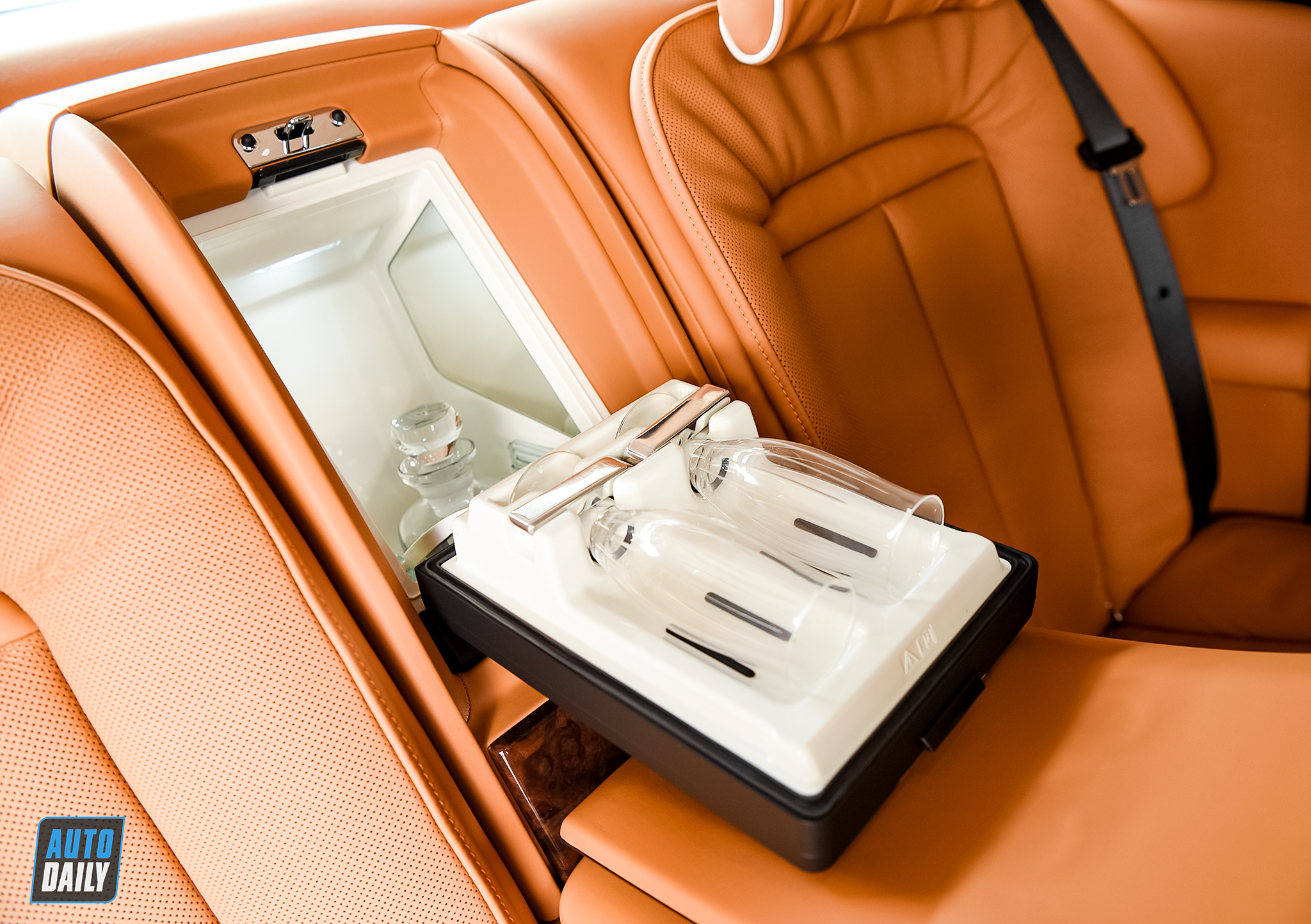 Ảnh chi tiết Rolls-Royce Ghost EWB 2021 đầu tiên về Việt Nam a25.jpg