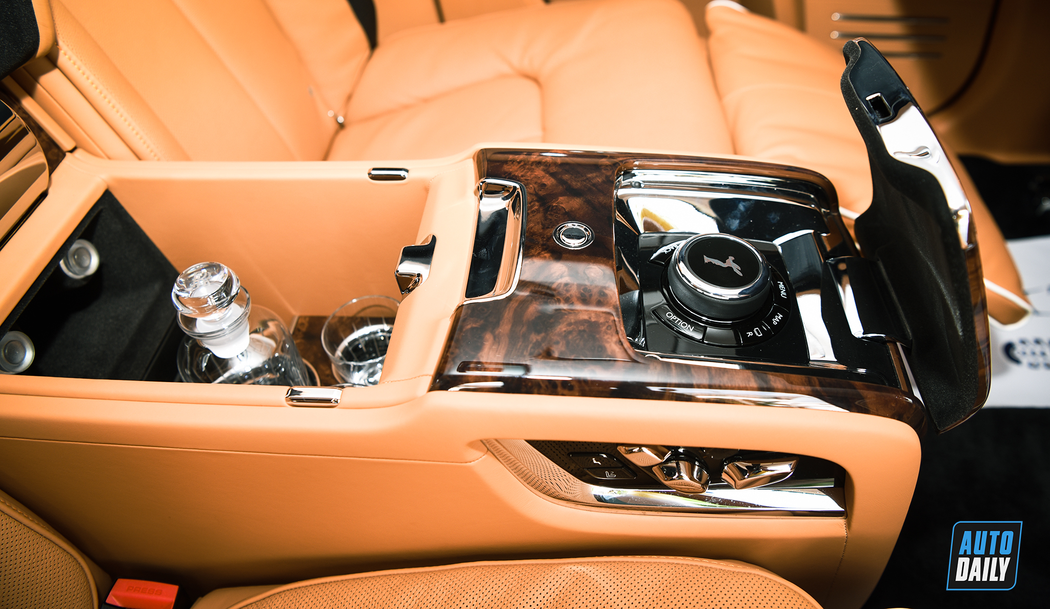 Ảnh chi tiết Rolls-Royce Ghost EWB 2021 đầu tiên về Việt Nam a27.jpg