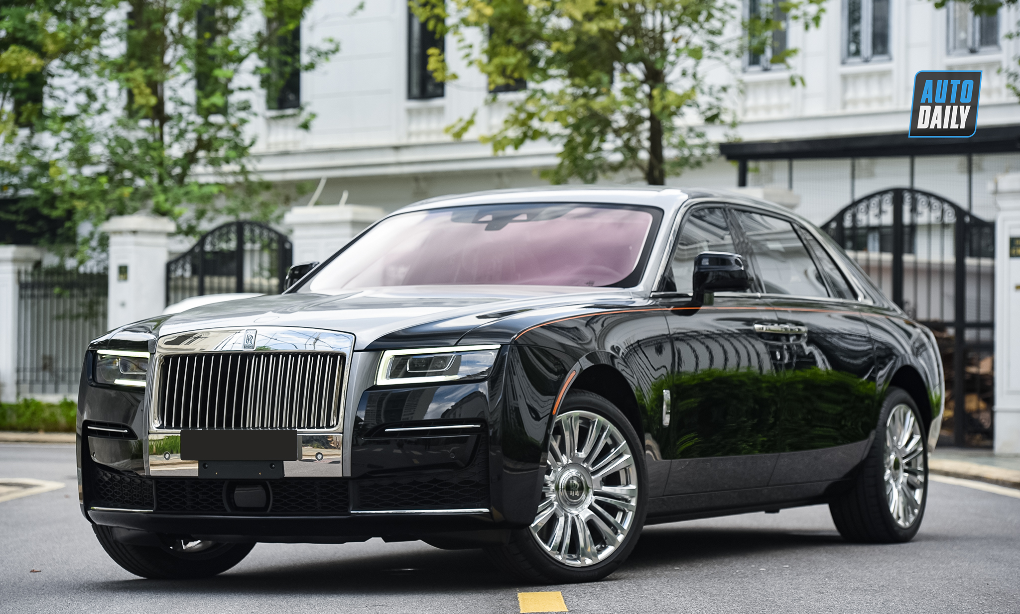 Ảnh chi tiết Rolls-Royce Ghost EWB 2021 đầu tiên về Việt Nam a3.jpg