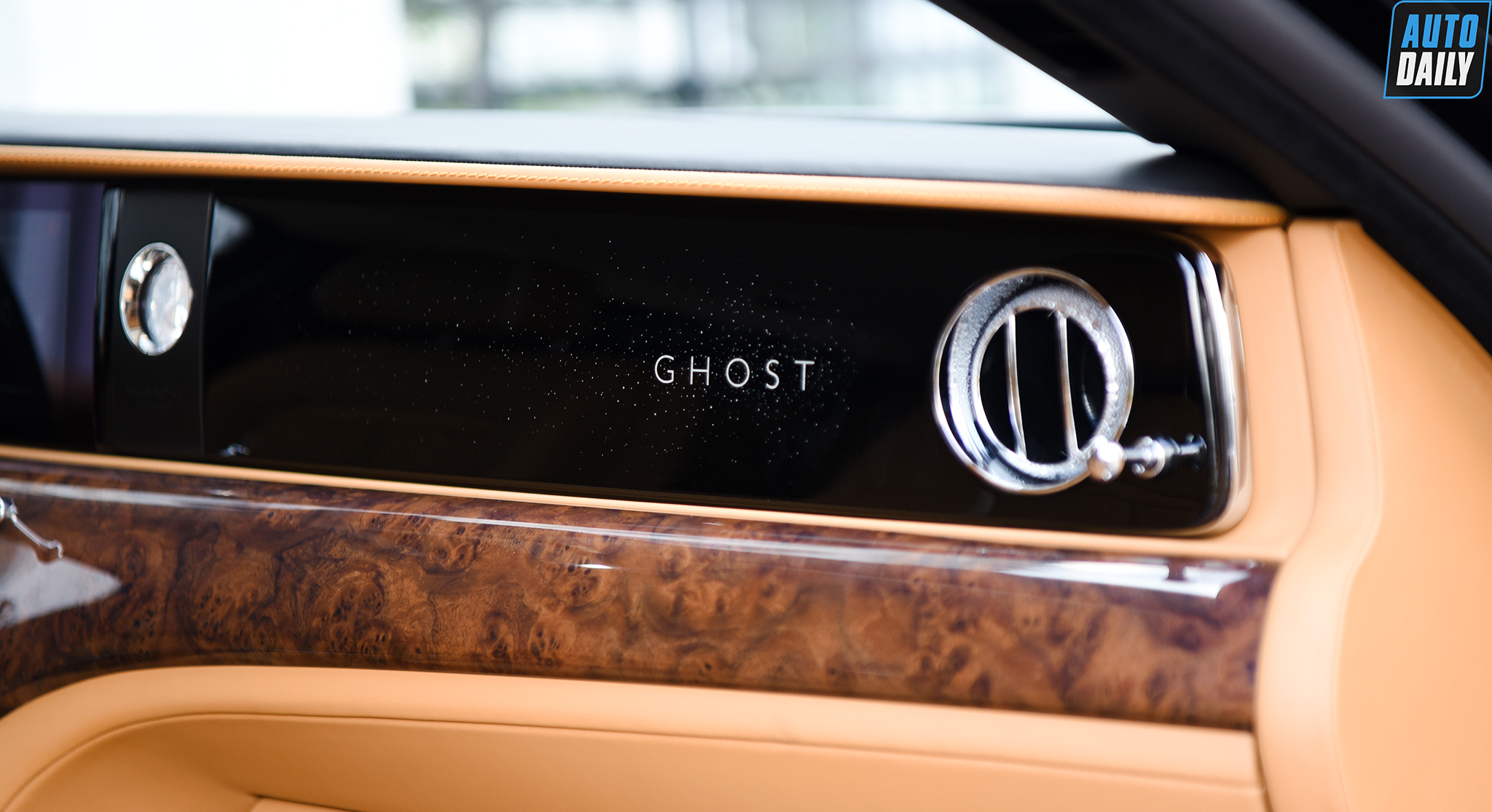 Ảnh chi tiết Rolls-Royce Ghost EWB 2021 đầu tiên về Việt Nam a37.jpg