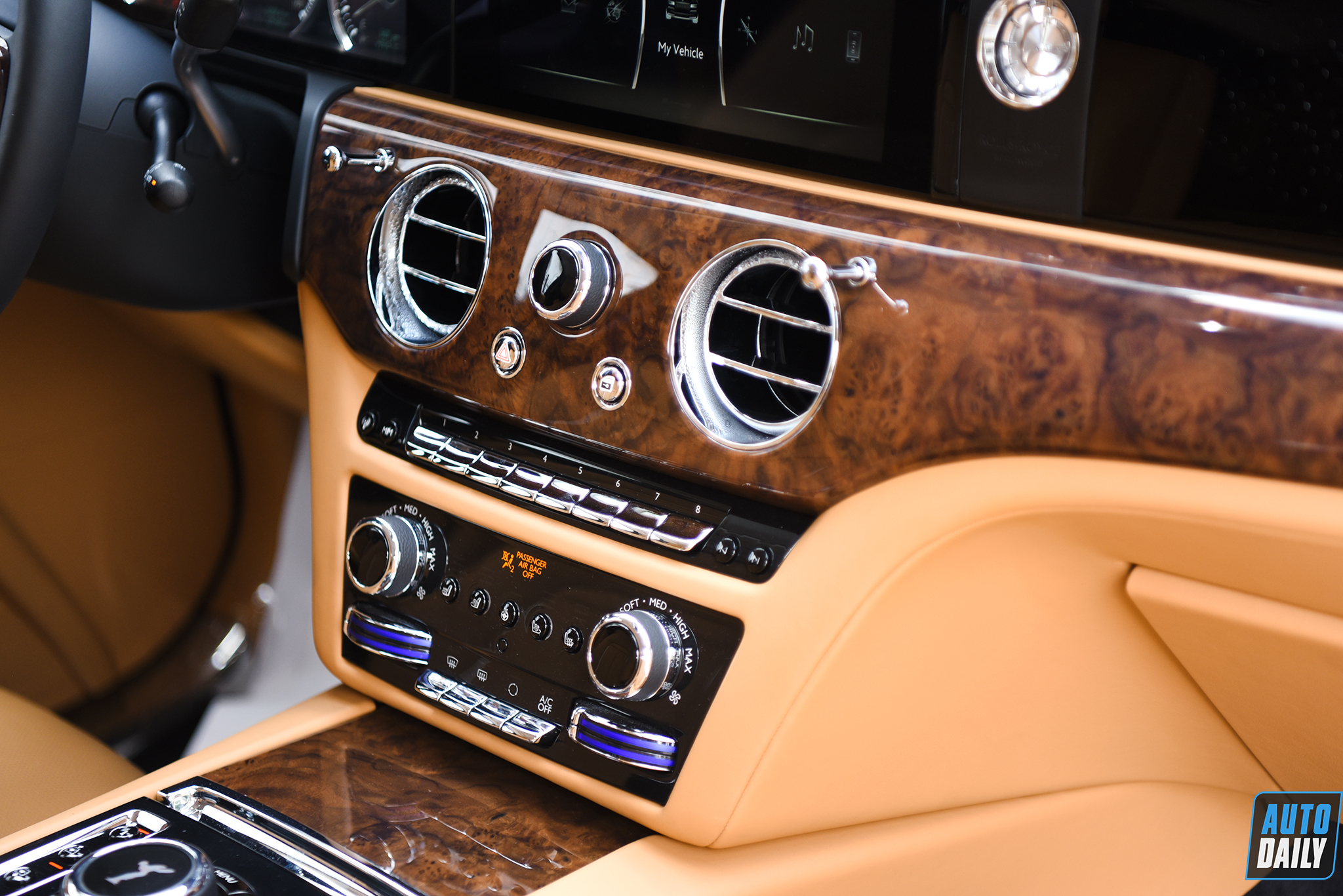 Ảnh chi tiết Rolls-Royce Ghost EWB 2021 đầu tiên về Việt Nam a38.jpg