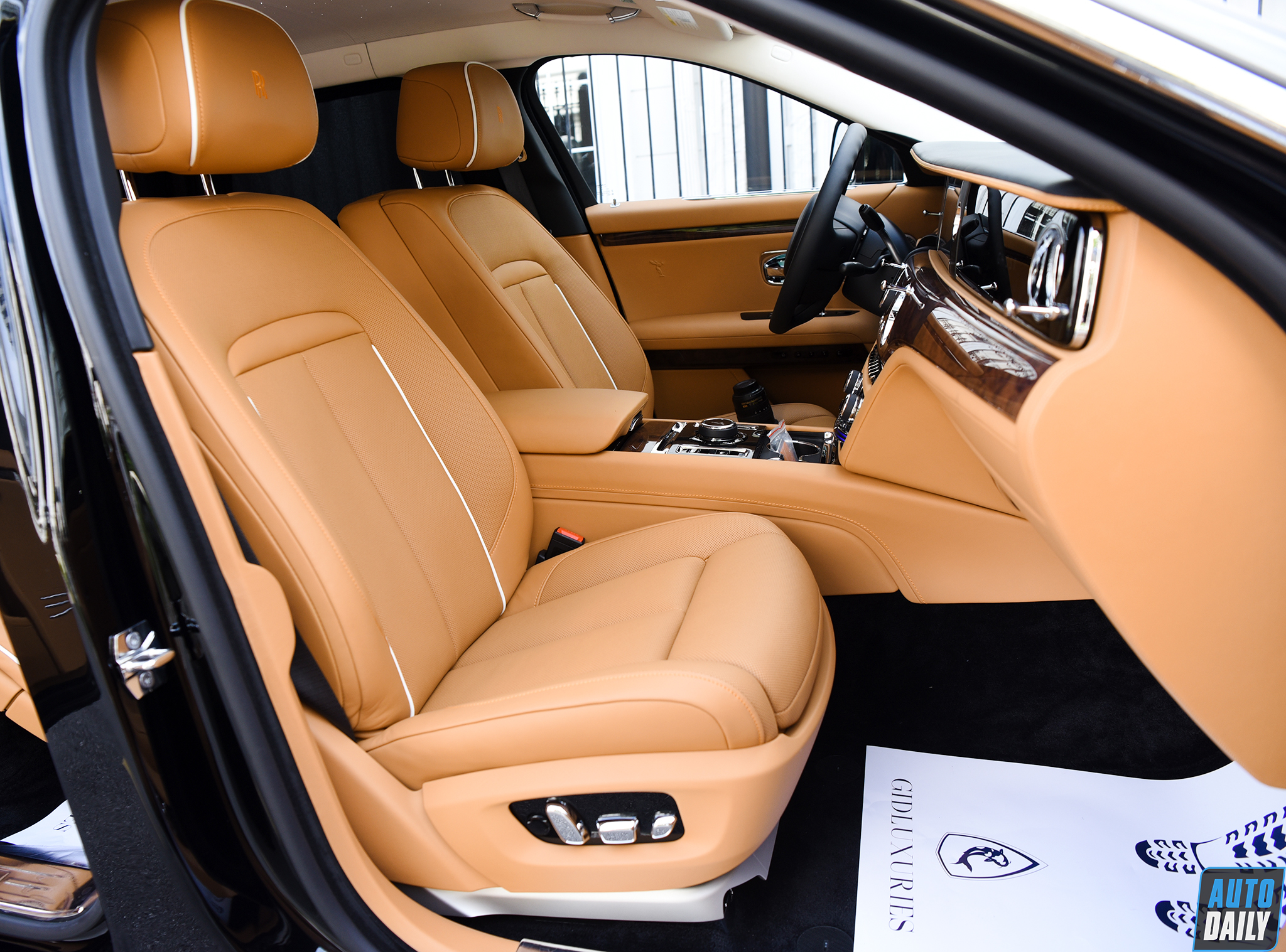 Ảnh chi tiết Rolls-Royce Ghost EWB 2021 đầu tiên về Việt Nam a41.jpg