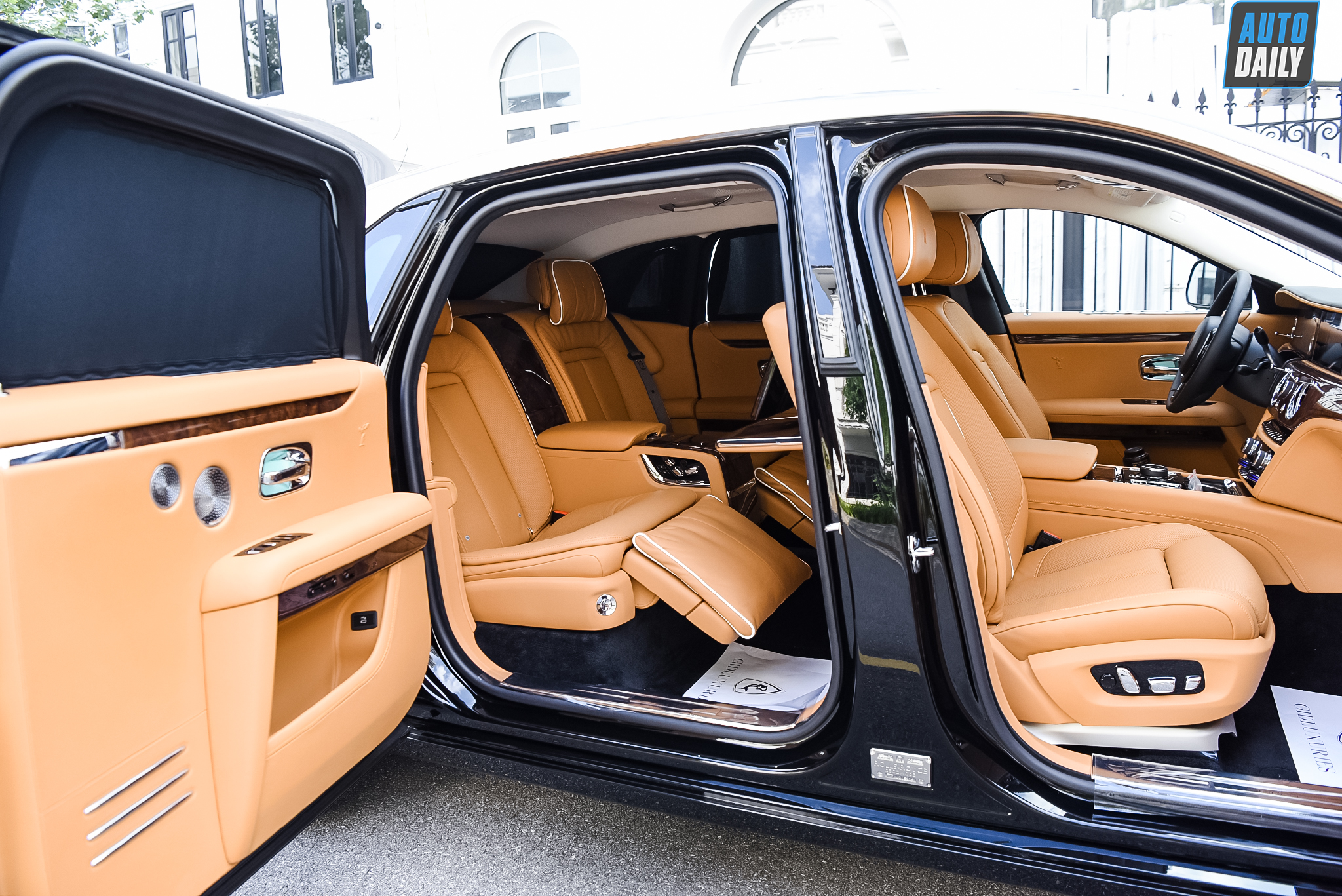 Ảnh chi tiết Rolls-Royce Ghost EWB 2021 đầu tiên về Việt Nam a42.jpg