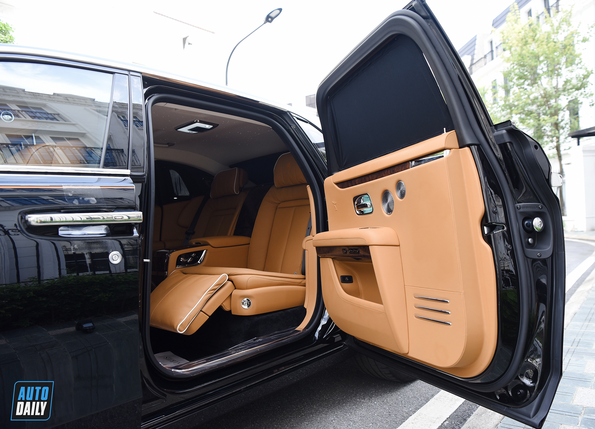 Ảnh chi tiết Rolls-Royce Ghost EWB 2021 đầu tiên về Việt Nam a44.jpg