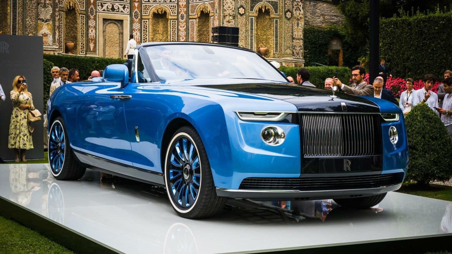 Ngẩn ngơ trước vẻ đẹp ngoài đời thực của Rolls-Royce Boat Tail giá 28 triệu USD