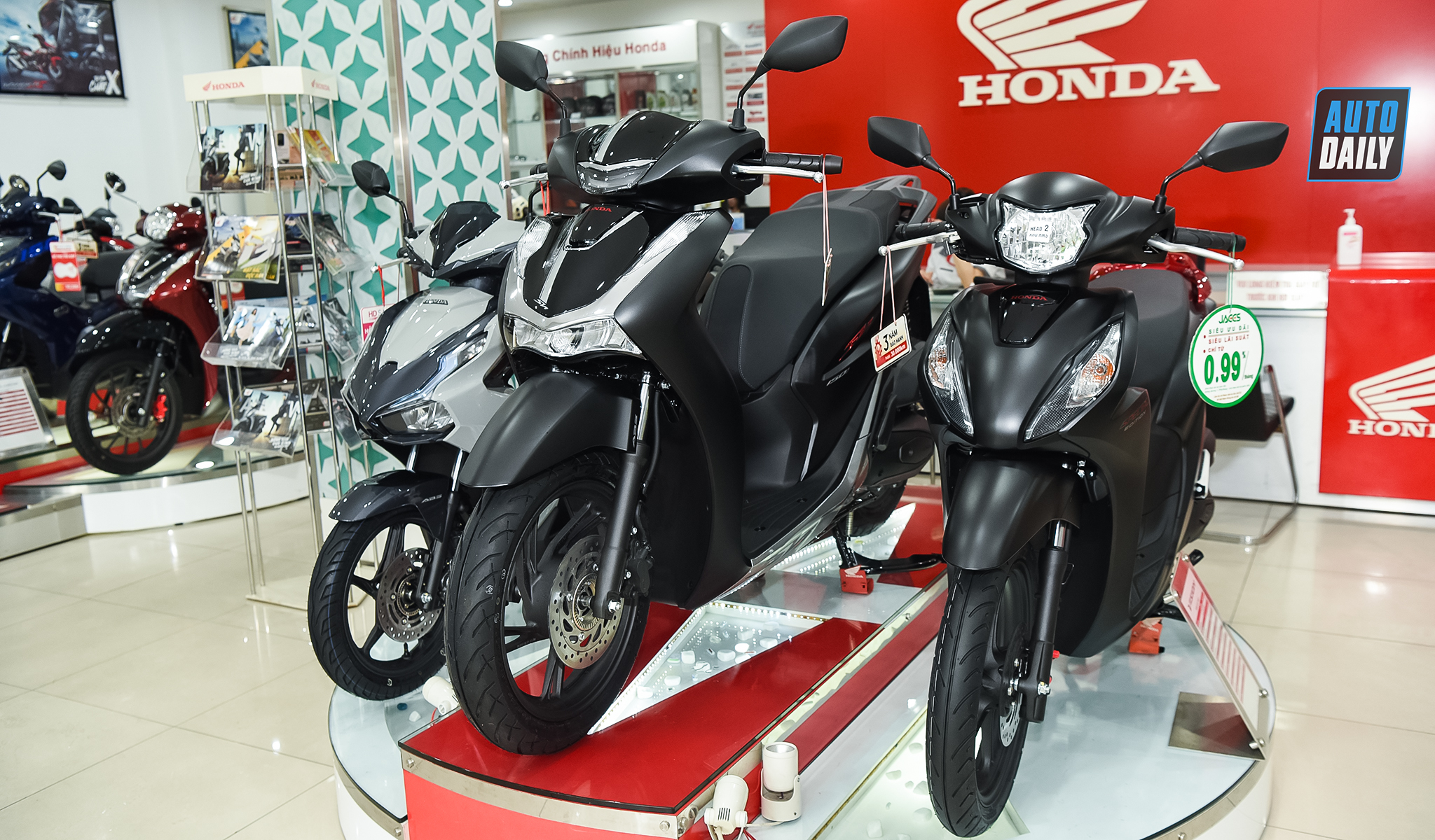 Cận cảnh Honda SH 150 ABS 2019 màu đen mờ vừa được bán
