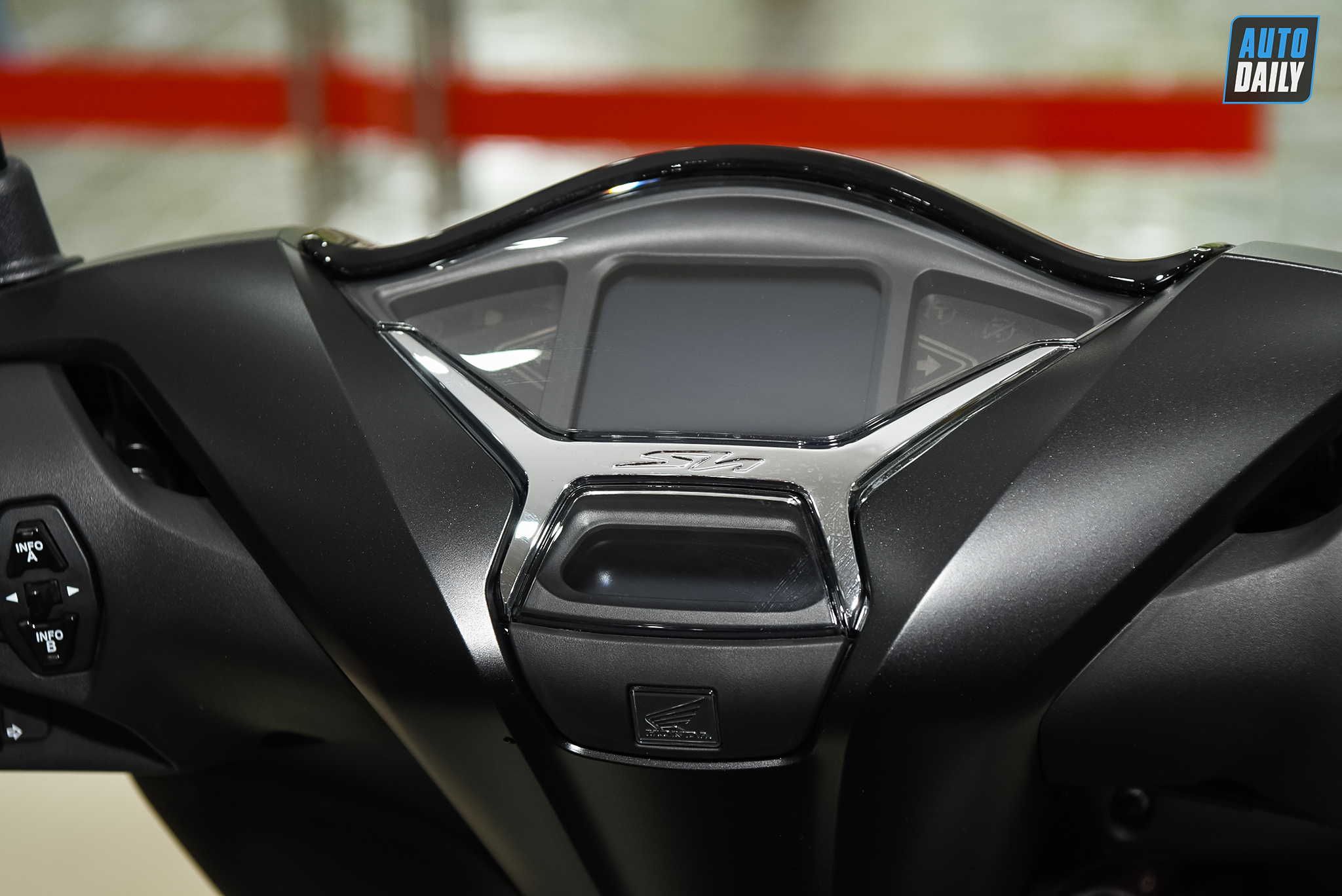 Honda SH 2021 về đại lý, bản đen mờ chênh giá hơn 10 triệu adt-2812-copy.jpg