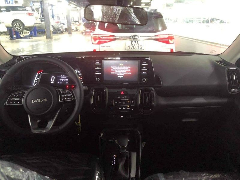 Kia Sonet 2021 giá từ 499 triệu có mặt tại đại lý ở Hà Nội Kia Sonet về đại lý, giá cao nhất 609 triệu, cạnh tranh Toyota Raize kia-sonet-2.jpg