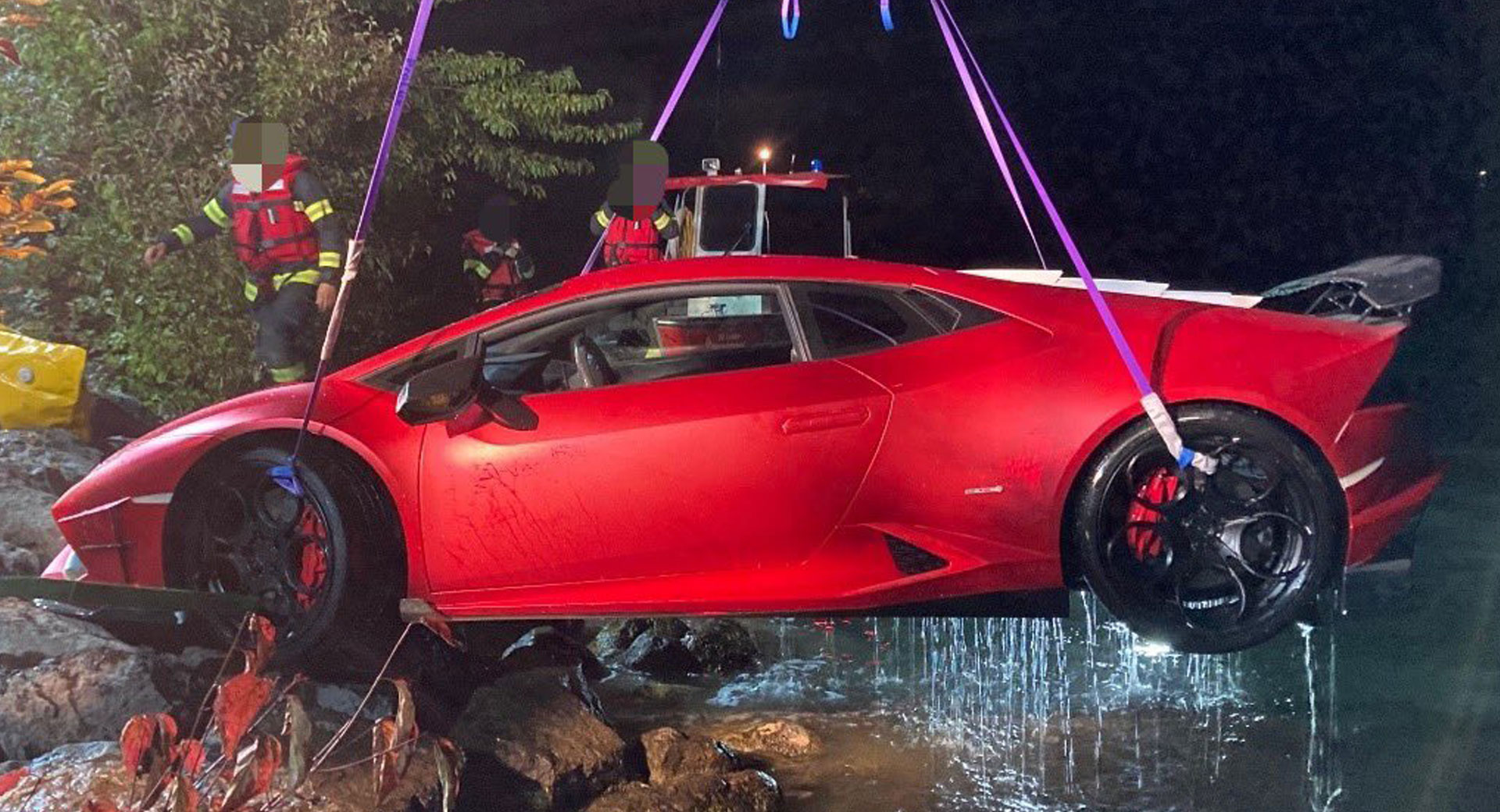 lambo-ends-up-in-water.jpeg