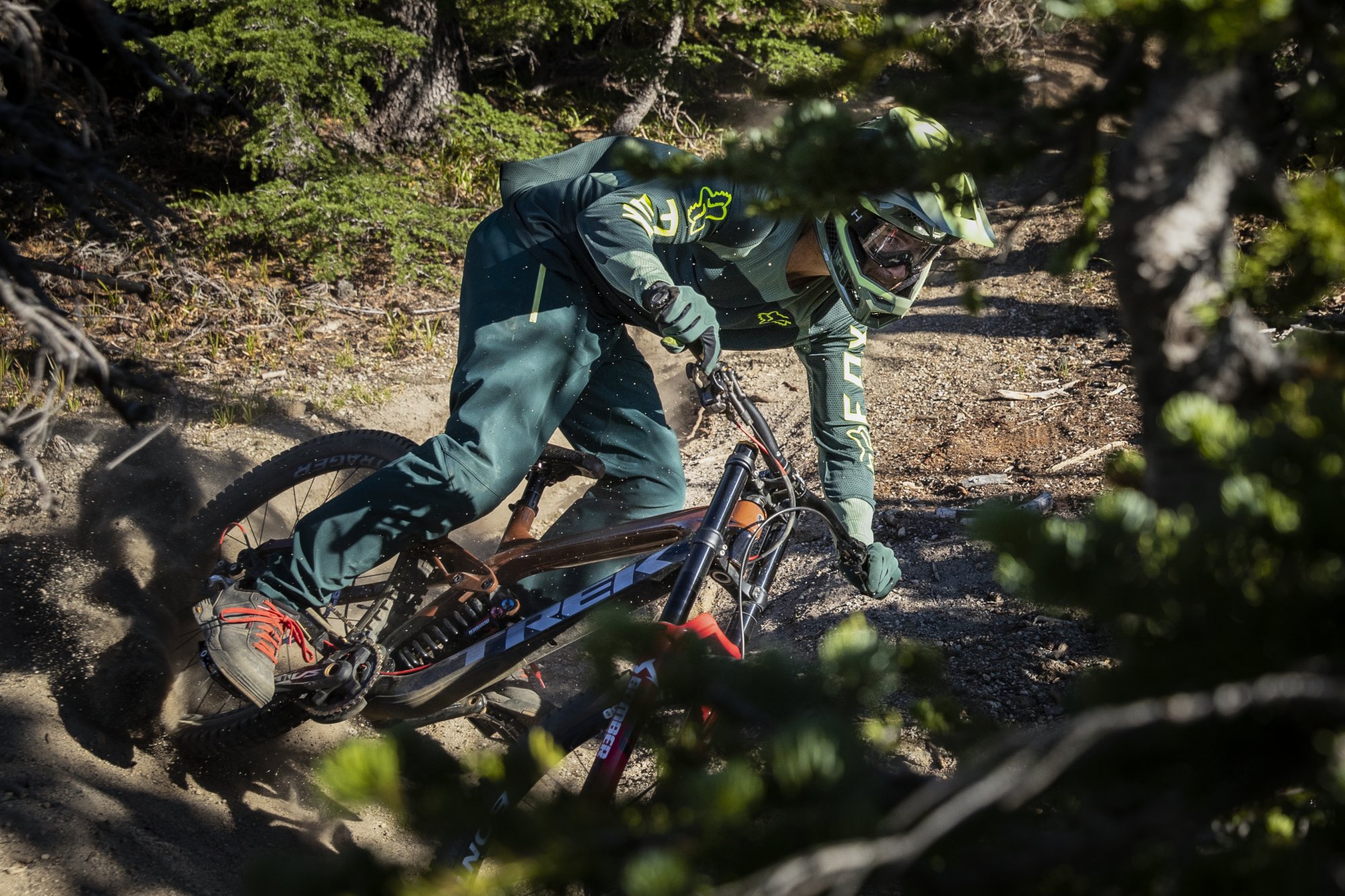 Thương hiệu trang phục thể thao Mỹ Fox Racing chính thức gia nhập Việt Nam B. Fox Racing is also a global leader in Mountain Bike apparel and protection.jpg