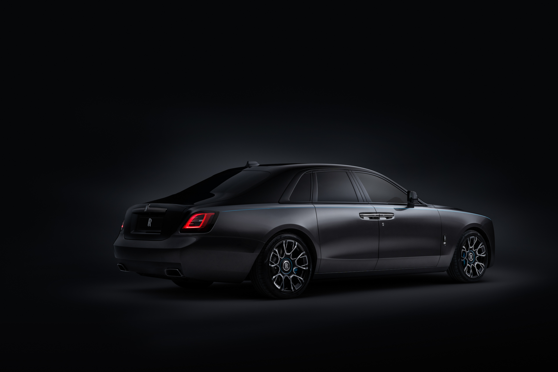 rolls-royce-ghost-black-badge-2021-studio-00048.jpeg