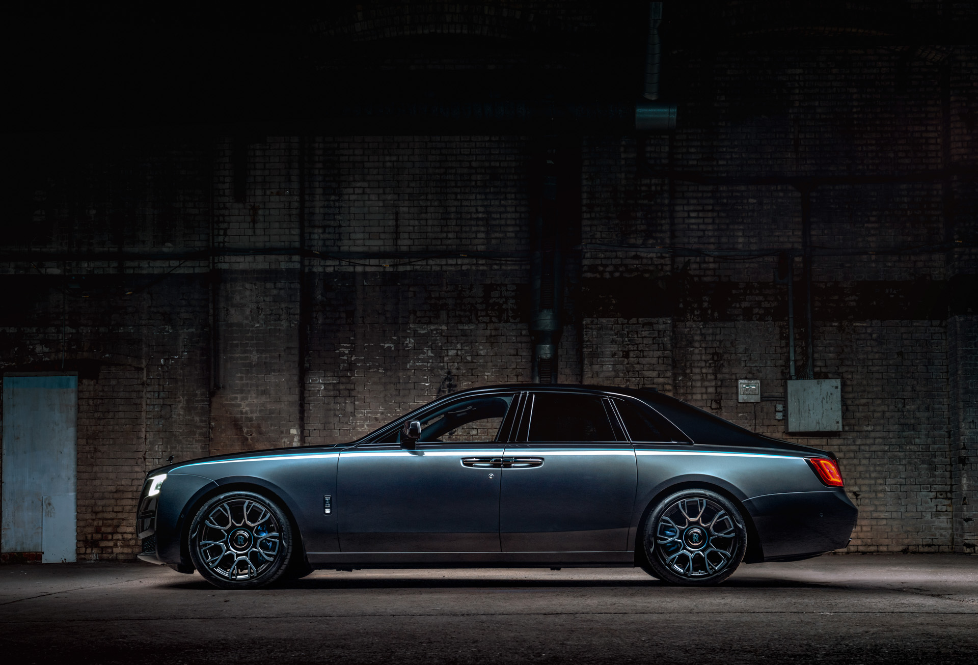 rolls-royce-ghost-black-badge-2021-warehouse-4.jpeg