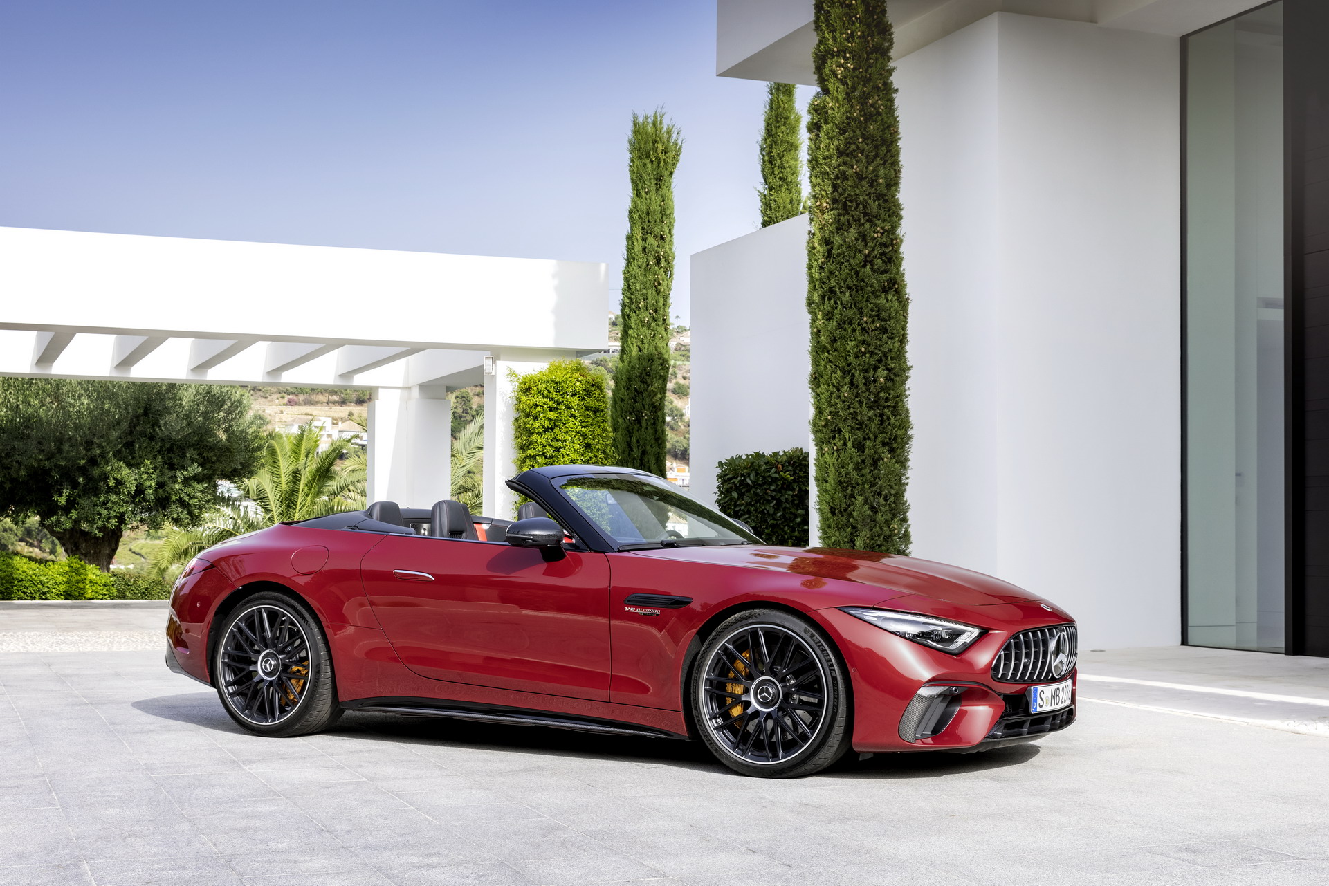 Mercedes-AMG SL 2022 ra mắt với mui mềm và 2+2 chỗ ngồi trở lại 2022-mercedes-amg-sl-62.jpeg