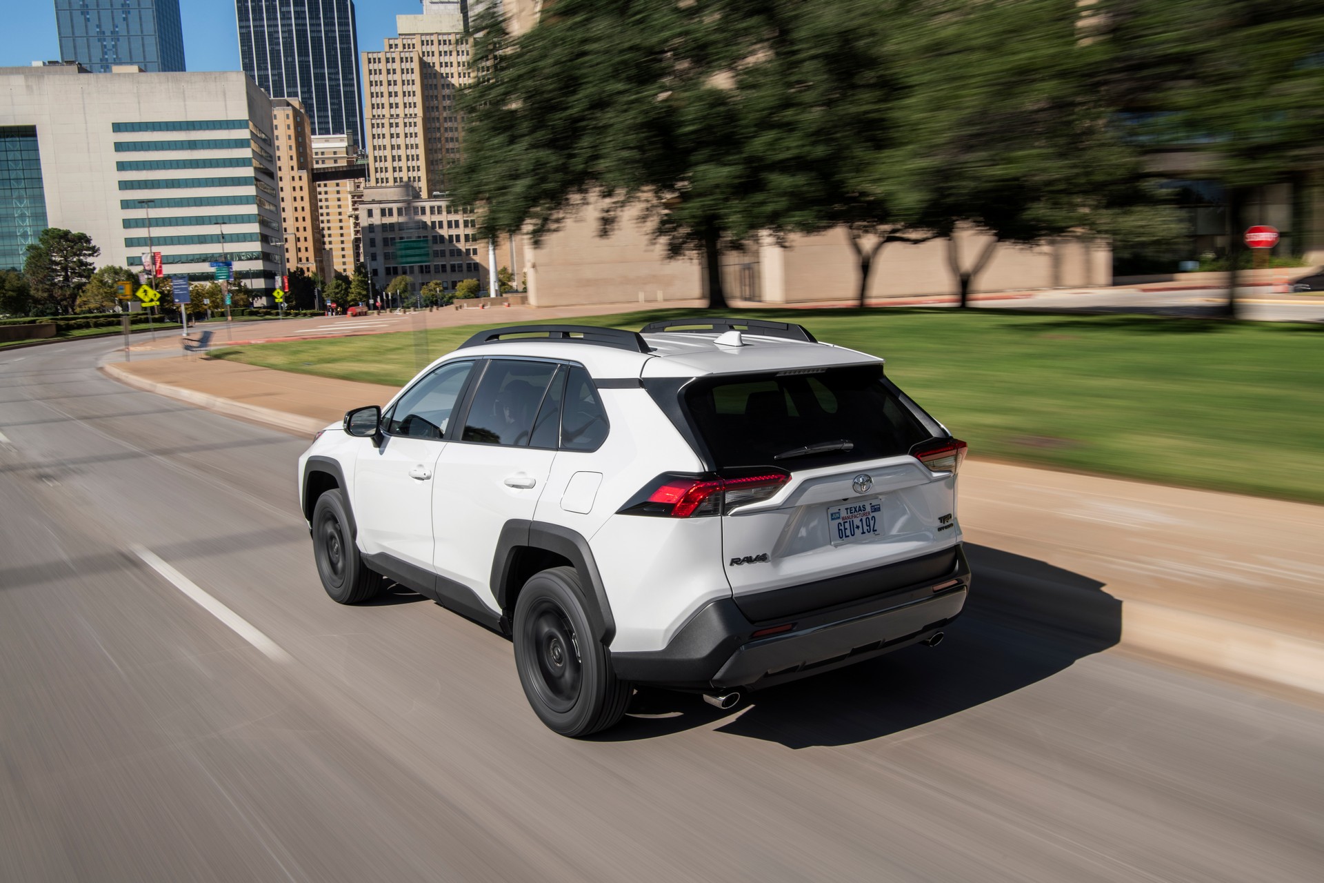 2022-toyota-rav4-28.jpg