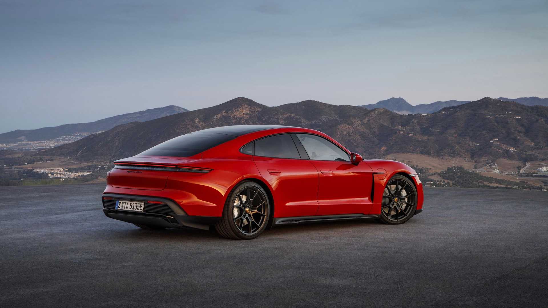 2022-porsche-taycan-gts-sedan7.jpeg