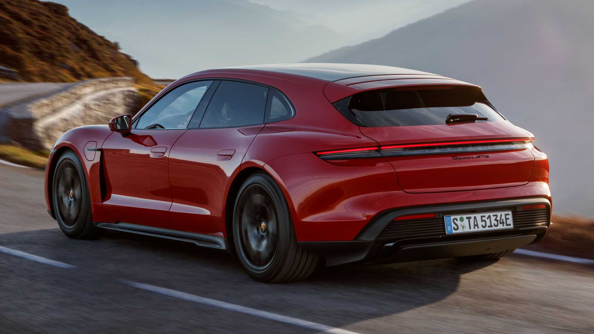 2022-porsche-taycan-gts-sport-turismo11.jpeg