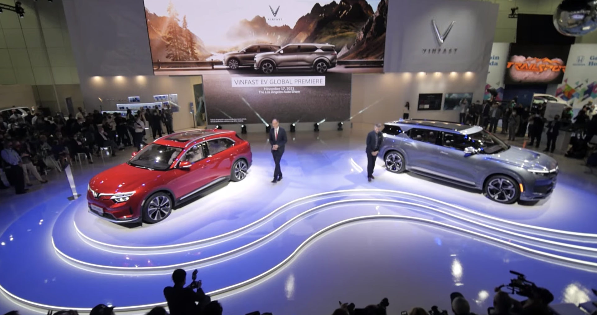 Trực tiếp VinFast VF e35, VF e36 ra mắt tại Mỹ screen-shot-2021-11-18-at-65014-am.png