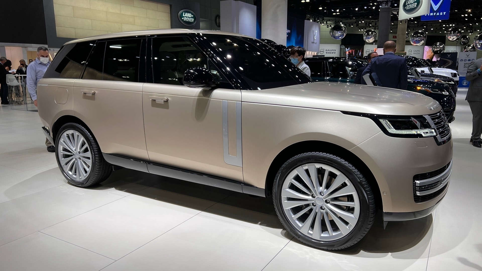 all-new-2022-range-rover-visits-la-auto-show-to-entice-its-target-audience-2.jpg