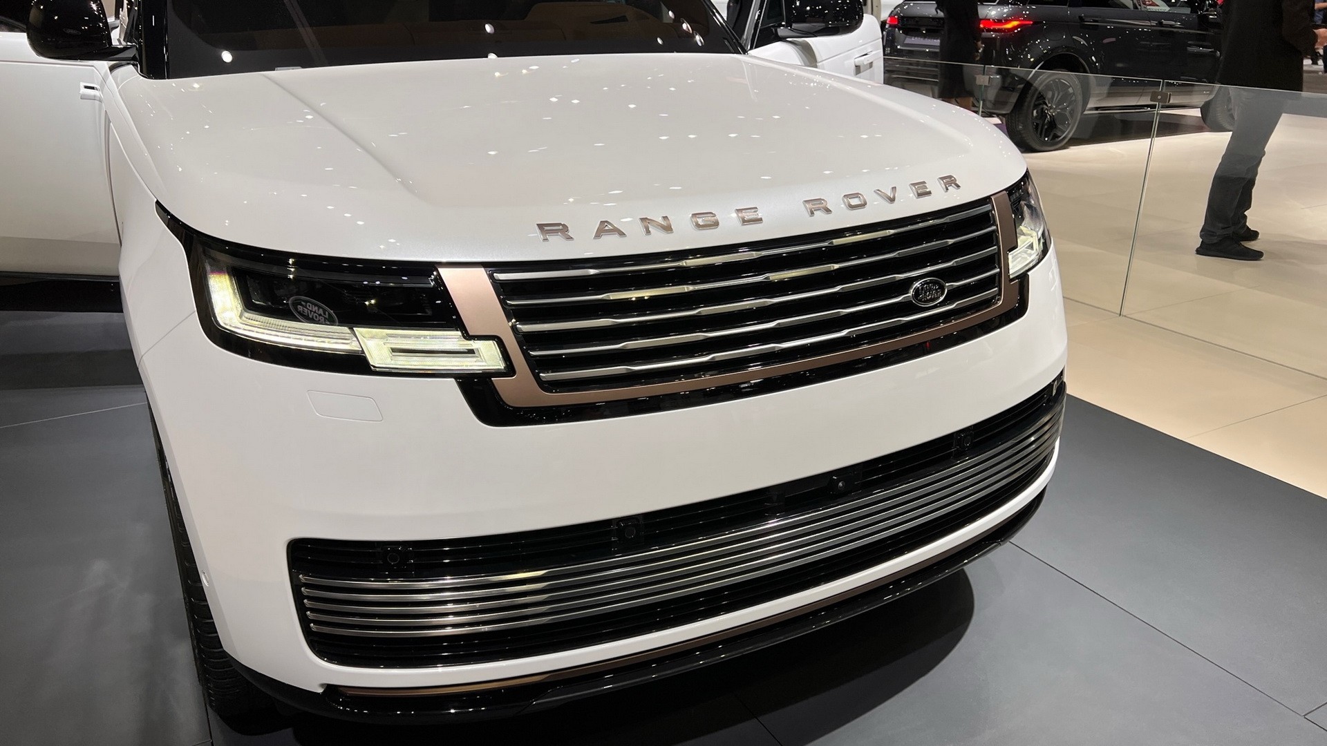 all-new-2022-range-rover-visits-la-auto-show-to-entice-its-target-audience-4.jpg
