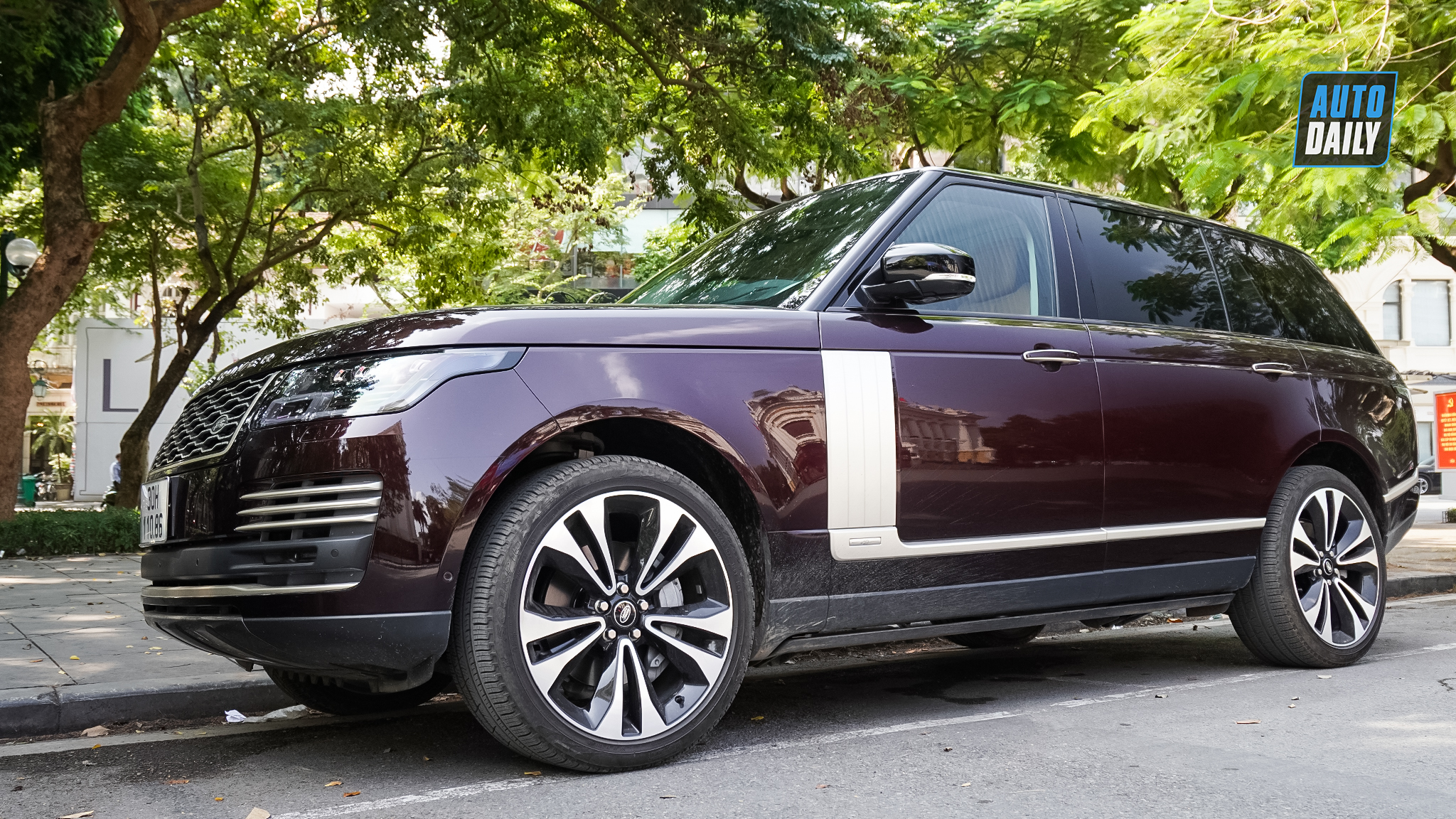 Diện kiến Range Rover Fifty sản xuất giới hạn đầu tiên về Việt Nam