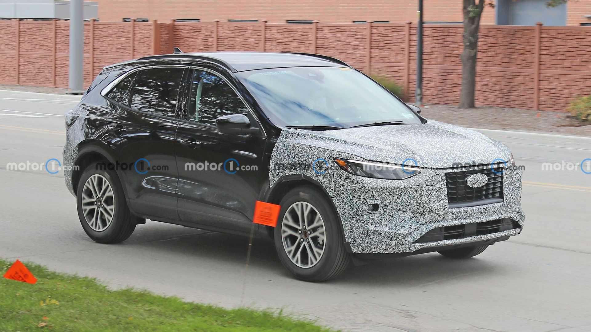 2023-ford-escape-side-view-facelift-spy-photo.jpg