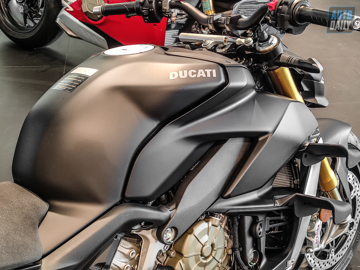 Cận cảnh phiên bản Dark Stealth của Ducati Streetfighter V4 S 2020 Ducati Streetfighter V4S Dark Stealth (6).jpg
