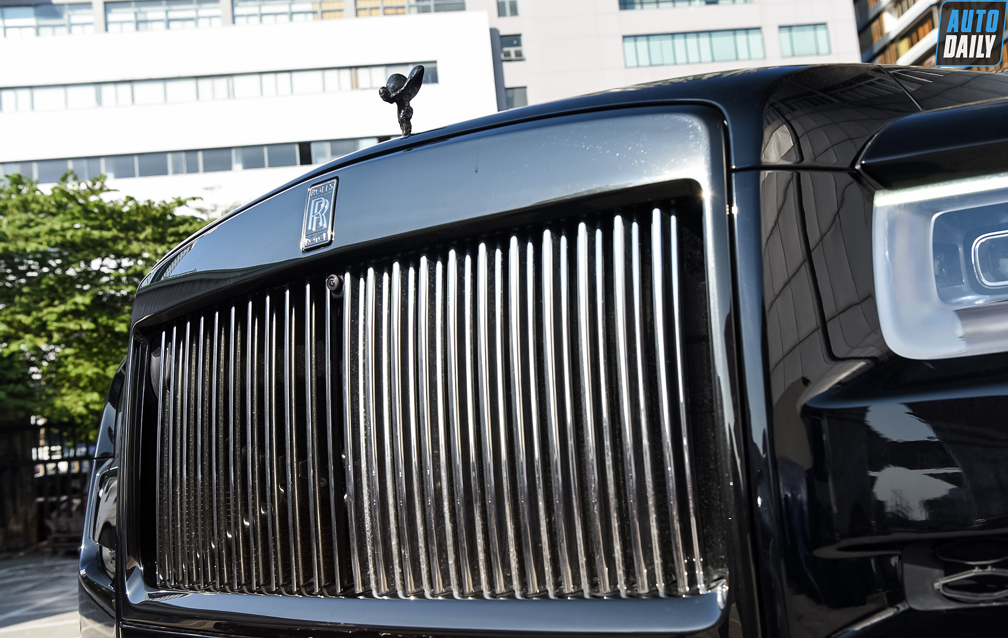 Đẳng cấp SUV siêu sang Rolls-Royce Cullinan Black Badge tại Việt Nam 7.jpg