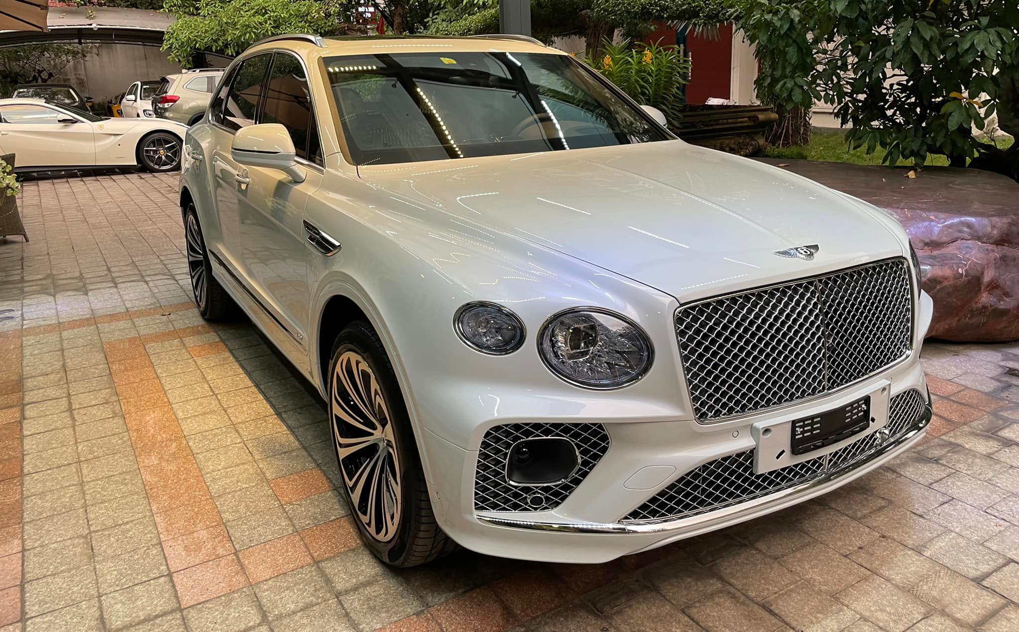 Bán Ferrari F12, thiếu gia Phan Thành tậu Bentley Bentayga 2021 hơn 17 tỷ 264039412-5142824402404022-7520337923288337116-n.jpeg