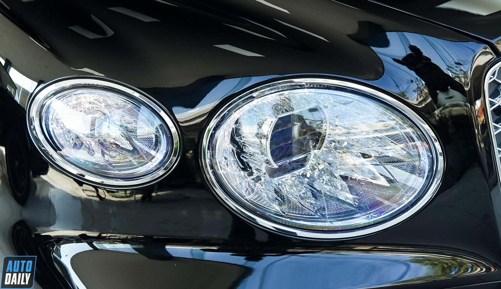Chi tiết Bentley Bentayga 2021 nội thất trang trí Carbon giá hơn 18 tỷ adt-6550-copy.jpg