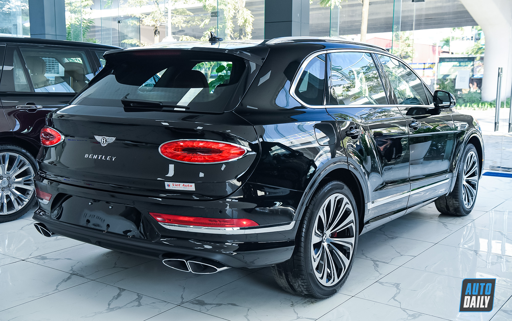 Chi tiết Bentley Bentayga 2021 nội thất trang trí Carbon giá hơn 18 tỷ adt-6557-copy.jpg