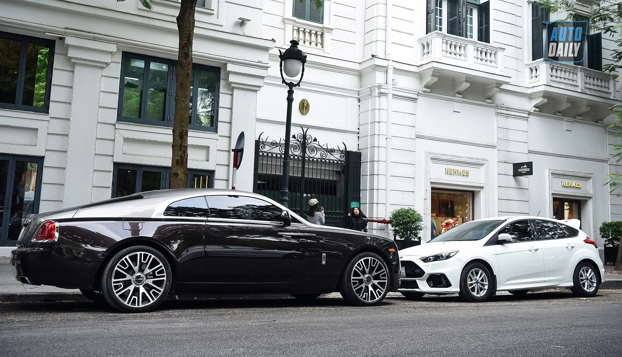 Ngắm dàn xe sang, siêu sang khủng trên phố Hà Nội adt-7001-copy.jpg