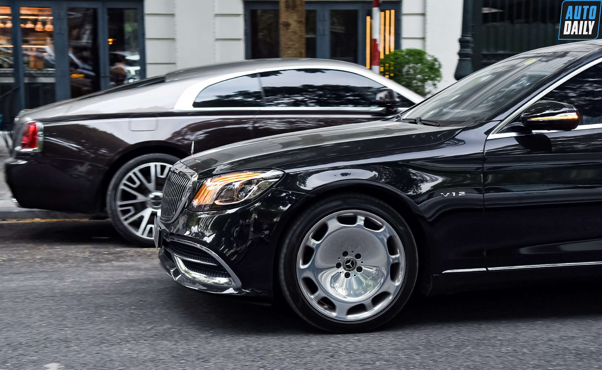 Ngắm dàn xe sang, siêu sang khủng trên phố Hà Nội adt-7048-copy.jpg