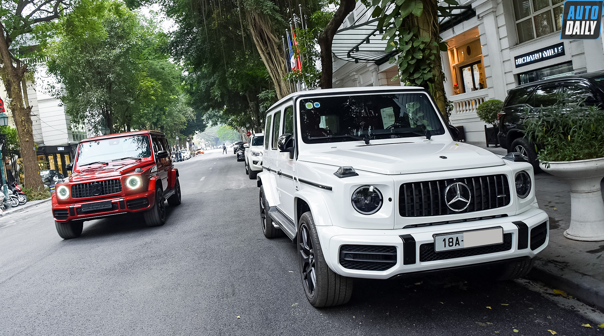 Ngắm dàn xe sang, siêu sang khủng trên phố Hà Nội adt-7087-copy.jpg