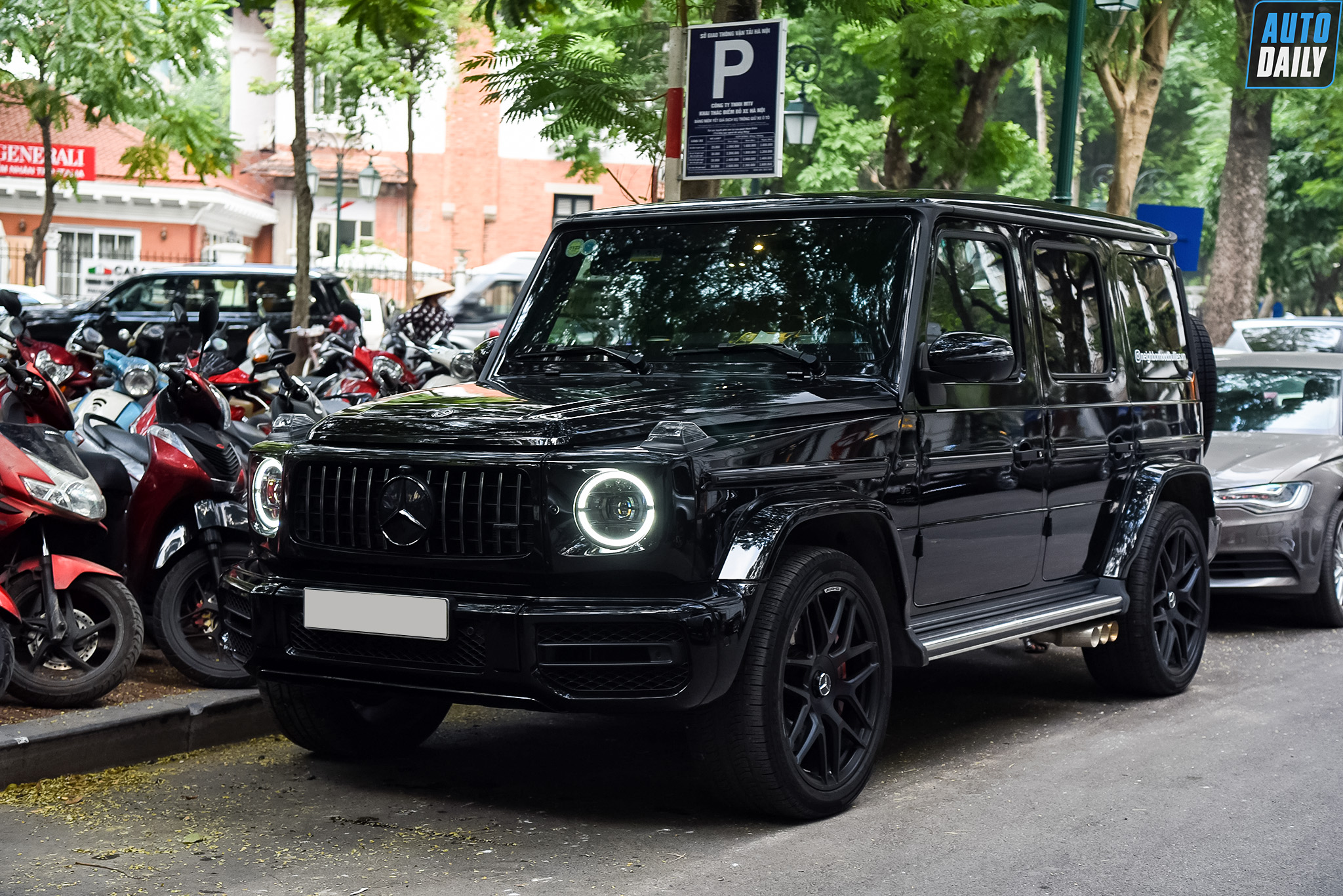 Ngắm dàn xe sang, siêu sang khủng trên phố Hà Nội adt-7135-copy.jpg