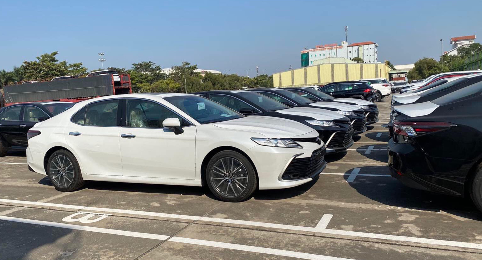 Ảnh nóng Toyota Camry 2022 tại Việt Nam, quyết đấu VinFast Lux A camry-20223.jpeg