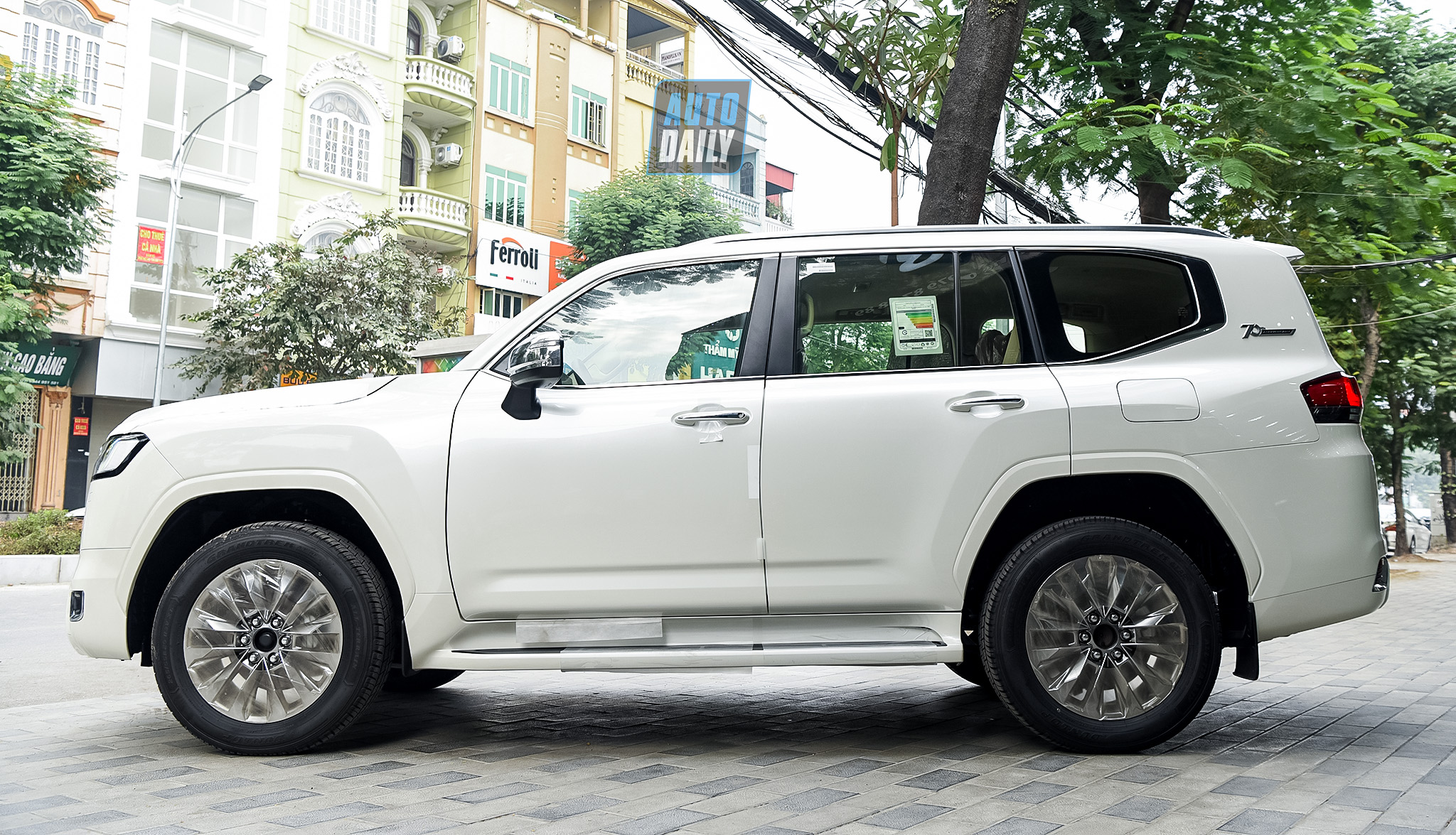 Ảnh chi tiết Toyota Land Cruiser VX 2022 nhập Trung Đông về Việt Nam adt-7968-copy.jpg