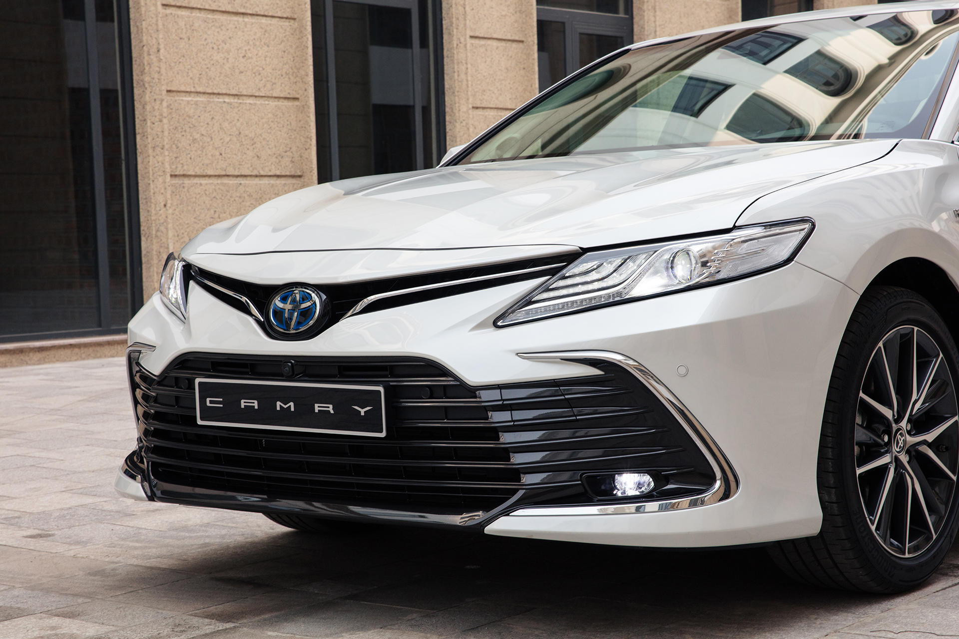 Chi tiết Toyota Camry 2022 phiên bản HV giá 1,441 tỷ đồng toyota-camry-6.jpg
