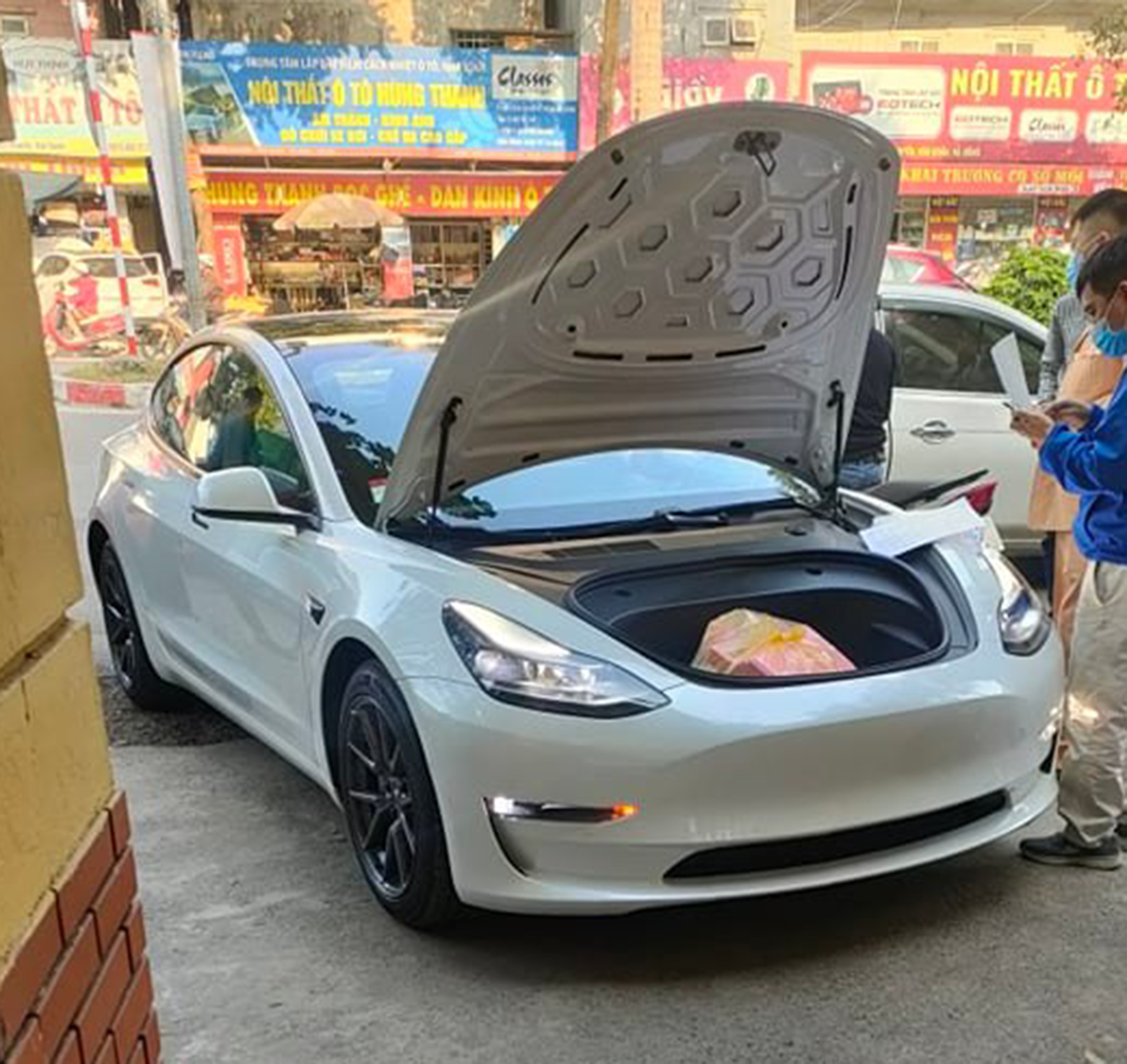 Thêm Tesla Model 3 xuất hiện tại Việt Nam 265519743-4652783934756742-7319138334536515071-n.jpg
