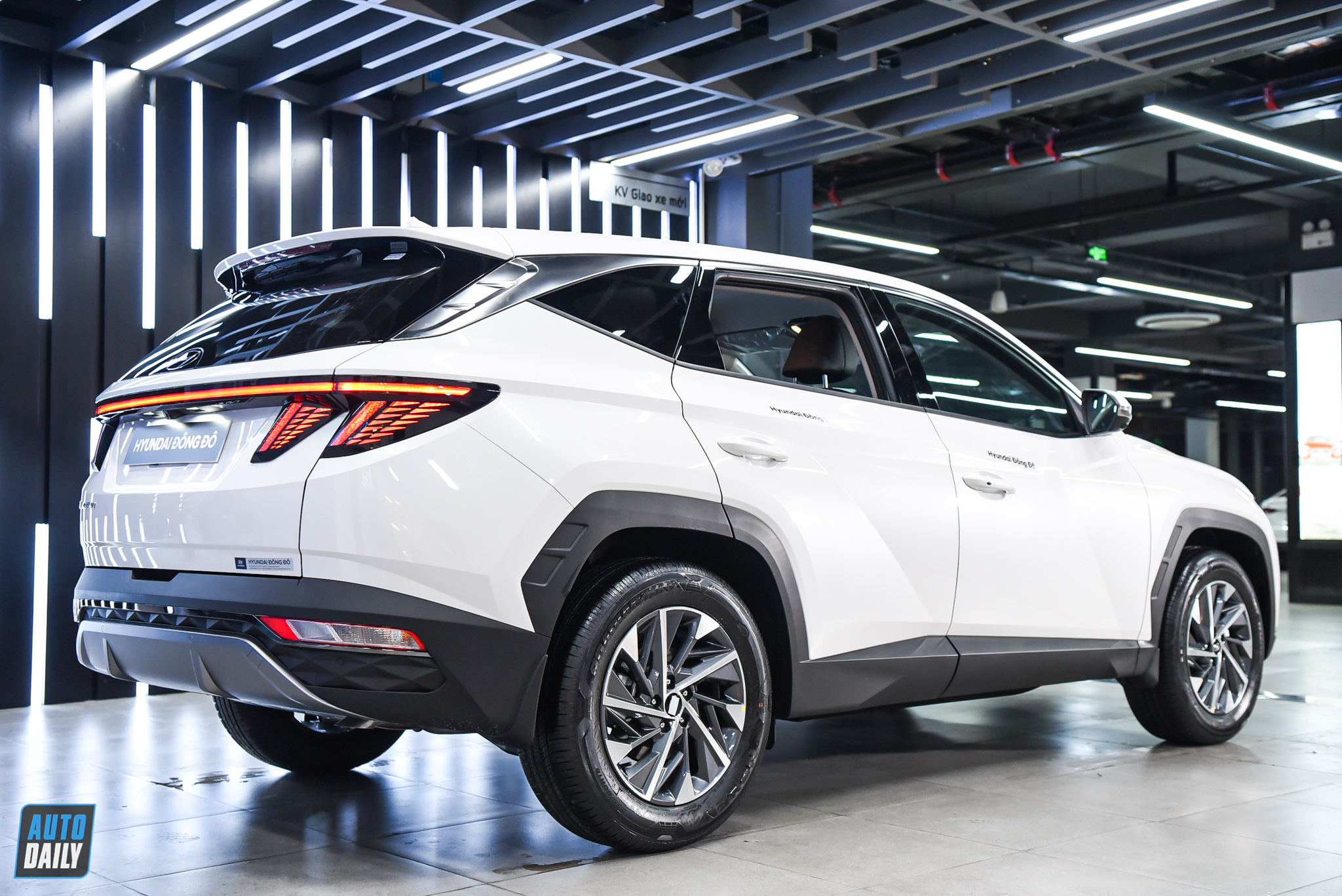 Ảnh chi tiết Hyundai Tucson 2022 bản 2.0L xăng cao cấp 925 triệu đồng