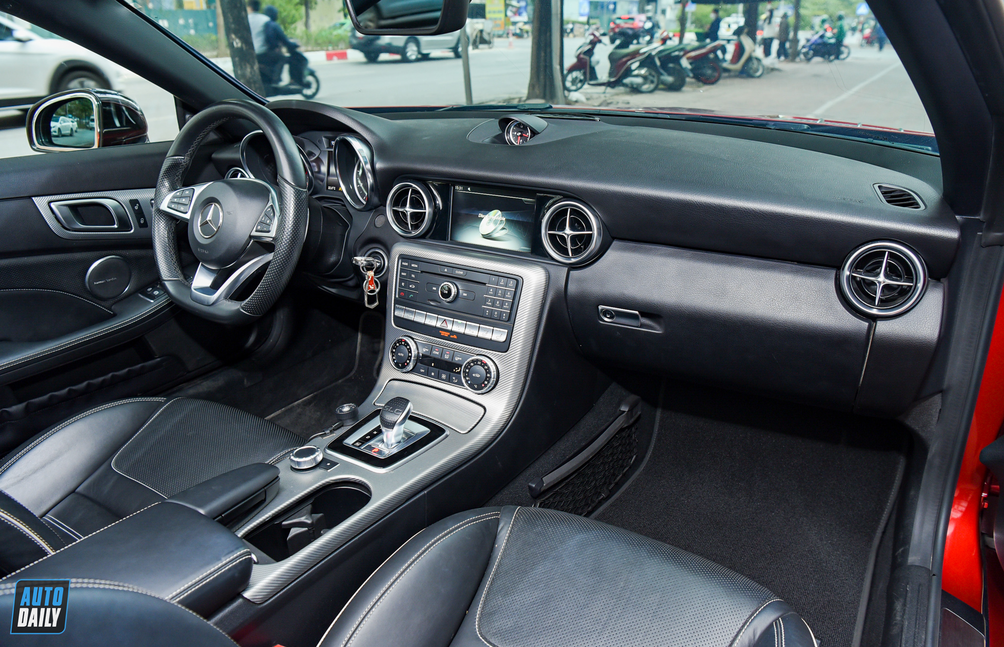 Mui trần mạnh mẽ Mercedes-AMG SLC 43 2017 bán lại giá hơn 3 tỷ adt-2372.jpg