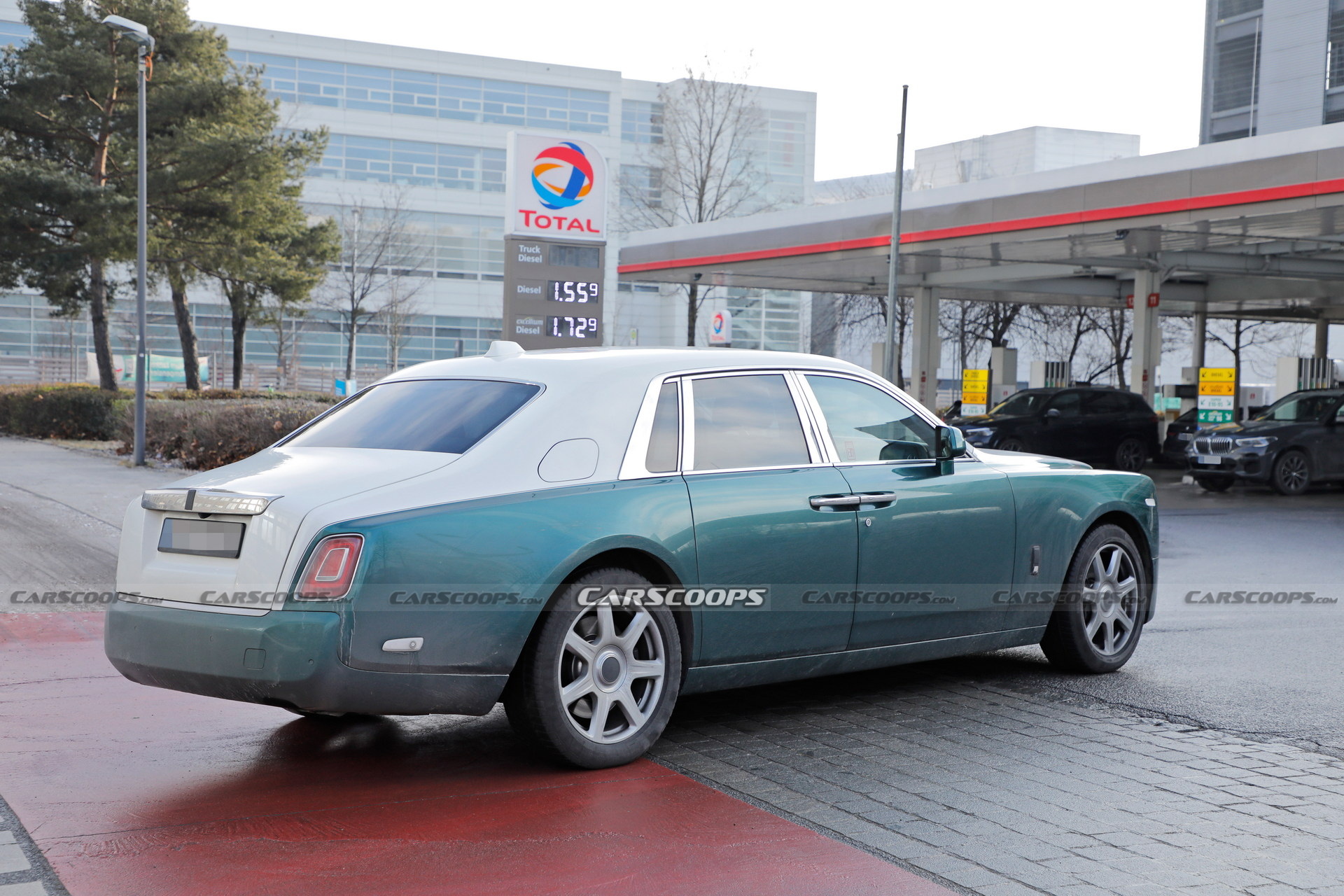 rolls-royce-phantom-facelift-scoop-115.jpeg