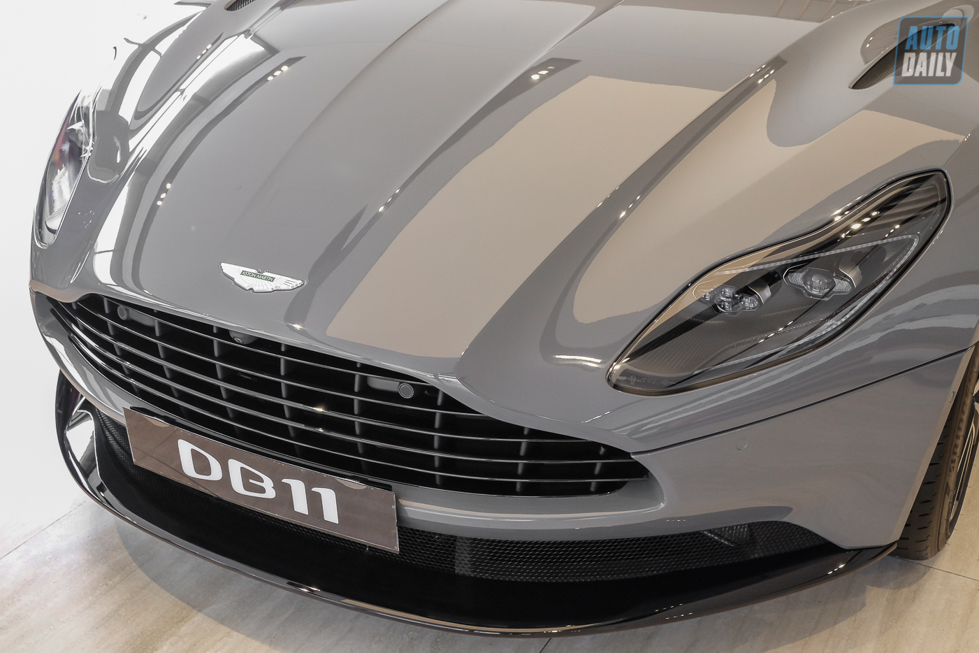 Soi chi tiết Aston Martin DB11 V8 có giá bán hơn 17 tỷ đồng tại Việt Nam Aston Martin DB11 (20).jpg
