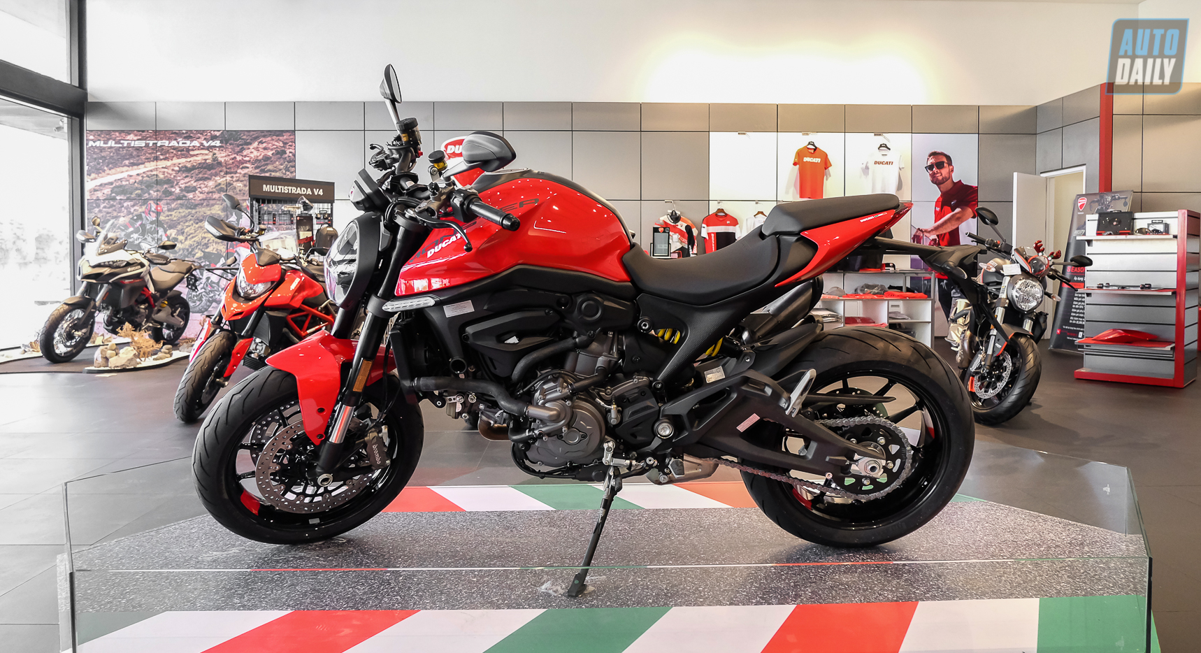Ducati Monster 937 2021 - Trọng lượng nhẹ, nhỏ gọn và linh hoạt hơn Ducati Monster 937 2021  (2).jpg