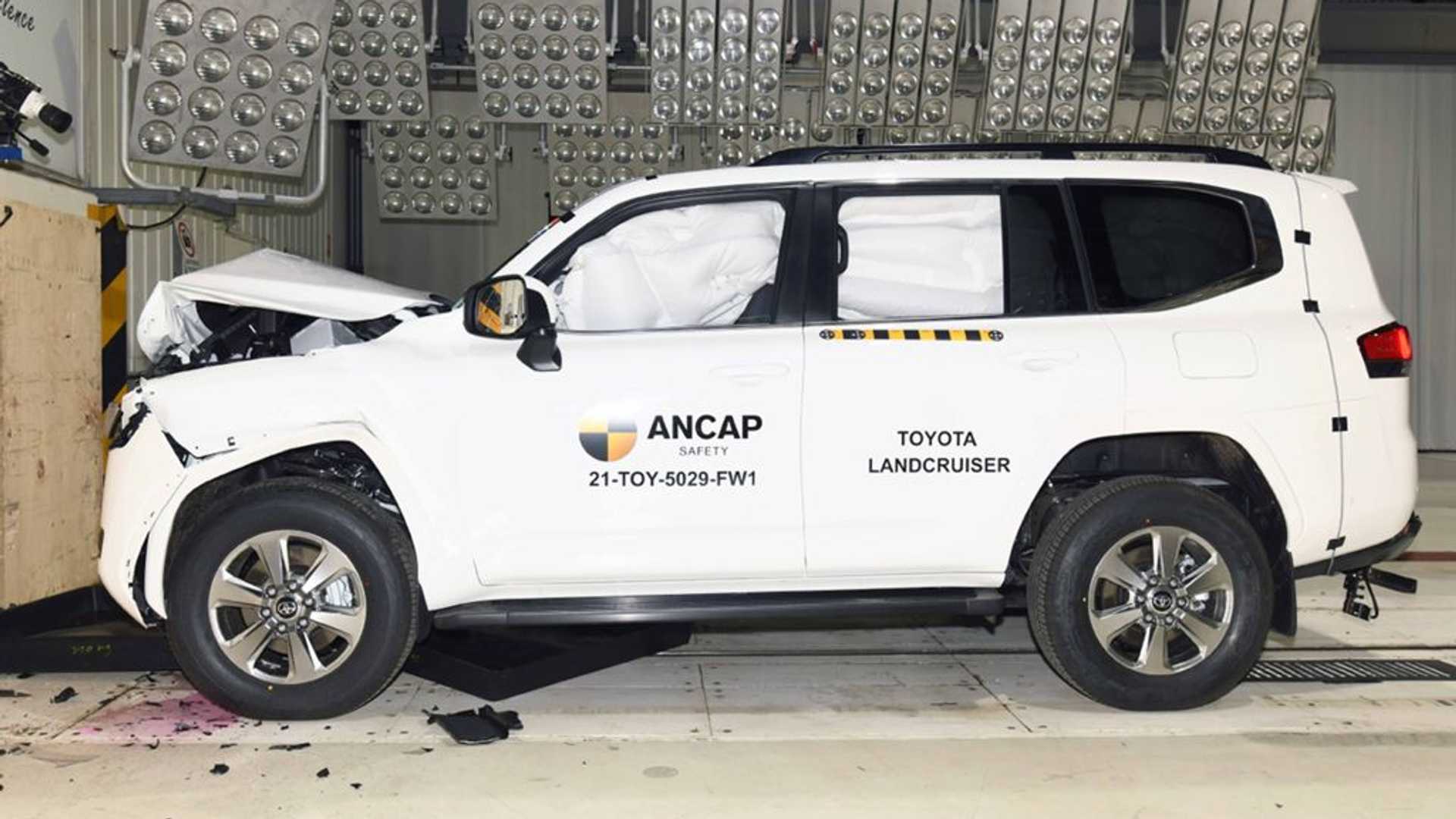 Xem ANCAP đánh giá an toàn của Toyota Land Cruiser 2022 toyota-land-cruiser-ancap-safety-rating-test-front.jpeg