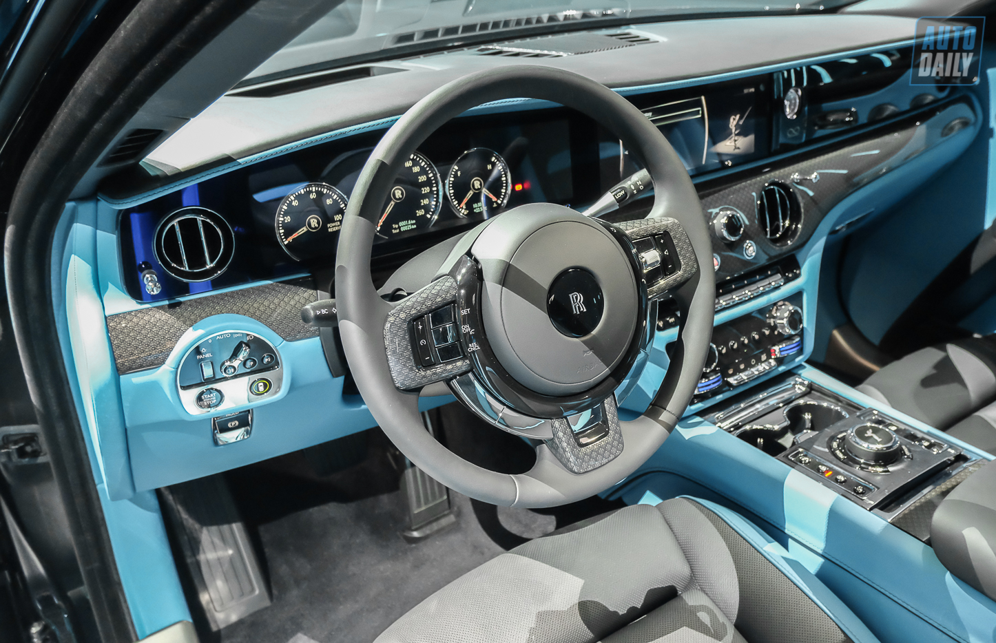 Cận cảnh Rolls-Royce Black Badge Ghost 2022 giá hơn 33 tỷ đồng tại Việt Nam Rolls-Royce Black Badge Ghost (15).jpg