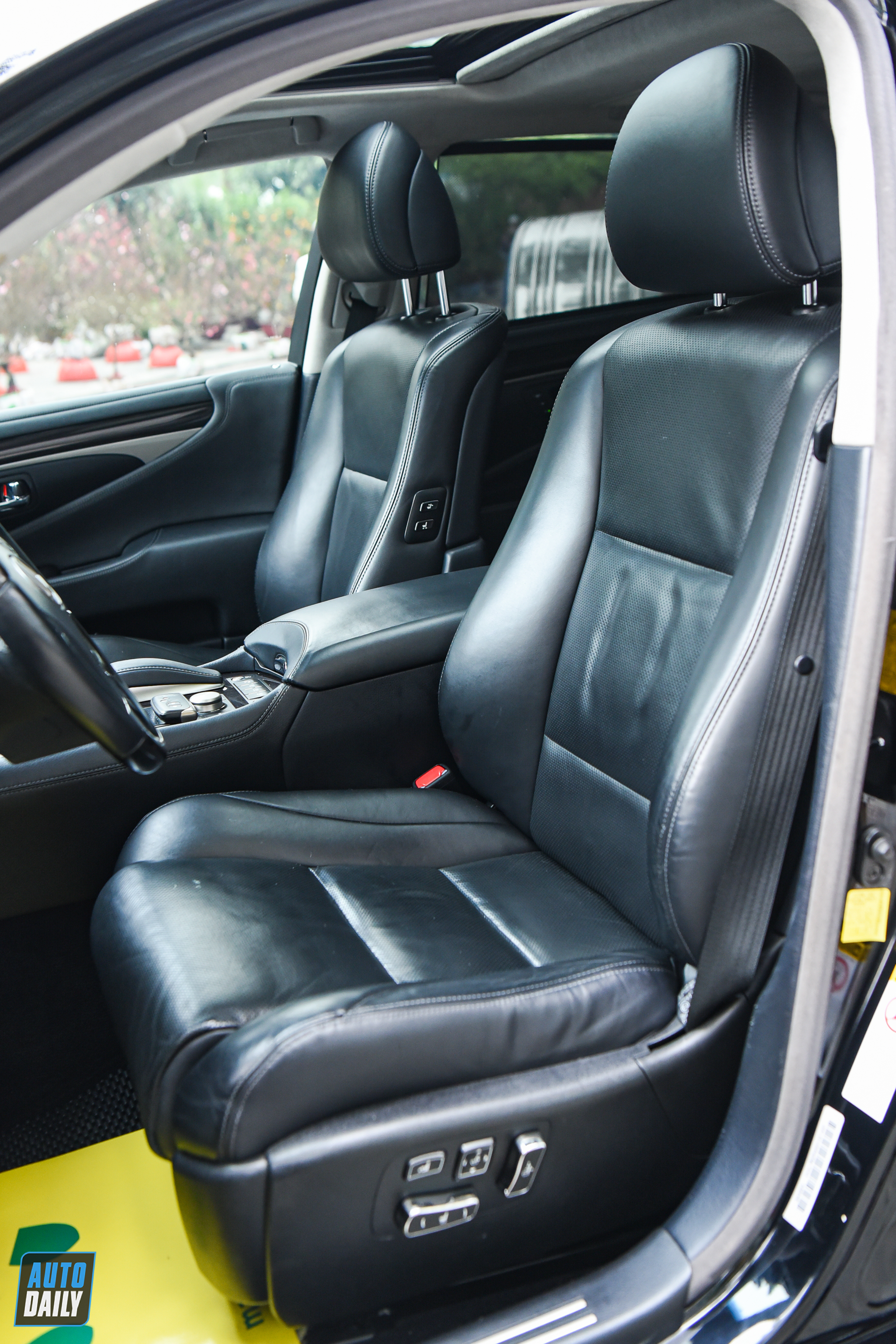 Lexus LS460L 2013 biển đẹp chào bán lại hơn 3 tỷ đồng adt-7784.jpg