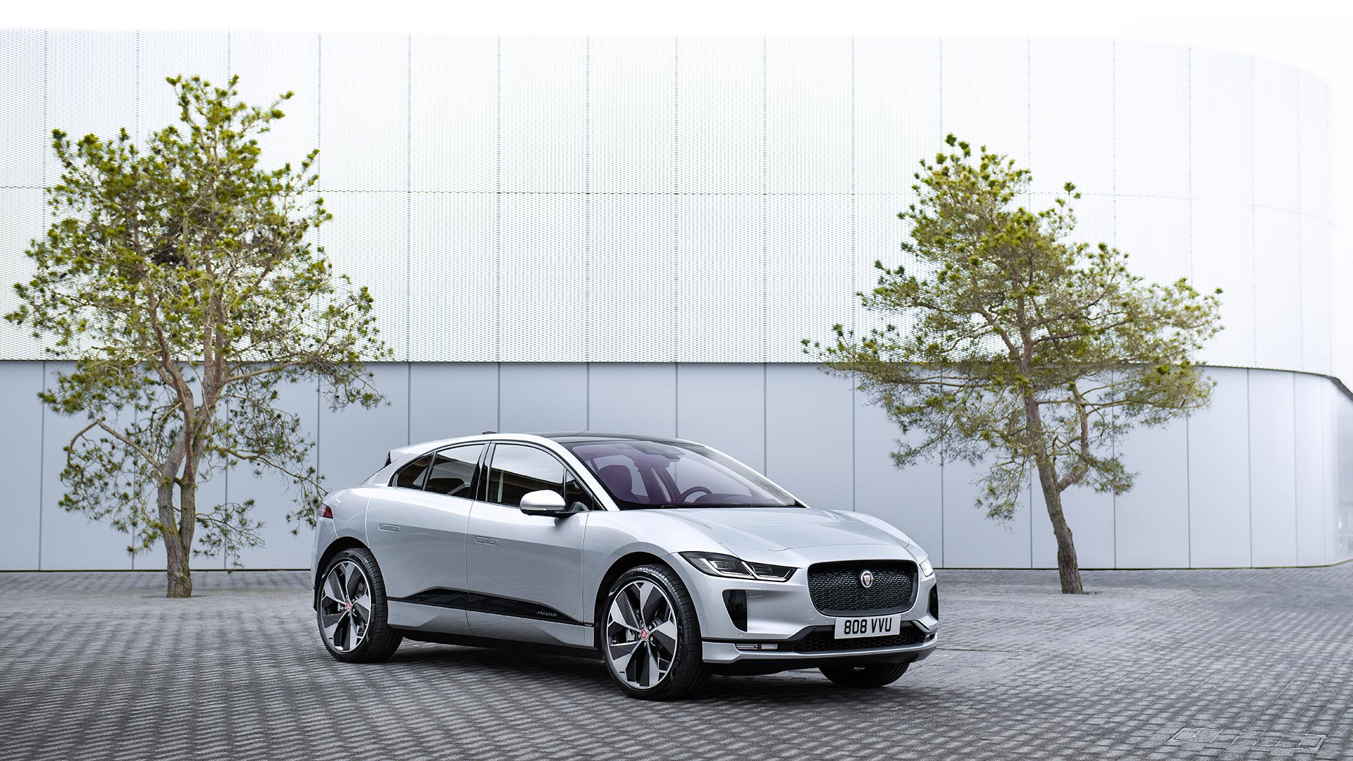 Jaguar I-PACE – xe thể thao chạy điện hạng sang dành cho những người đi đầu xu hướng jaguar-i-pace-01.jpg