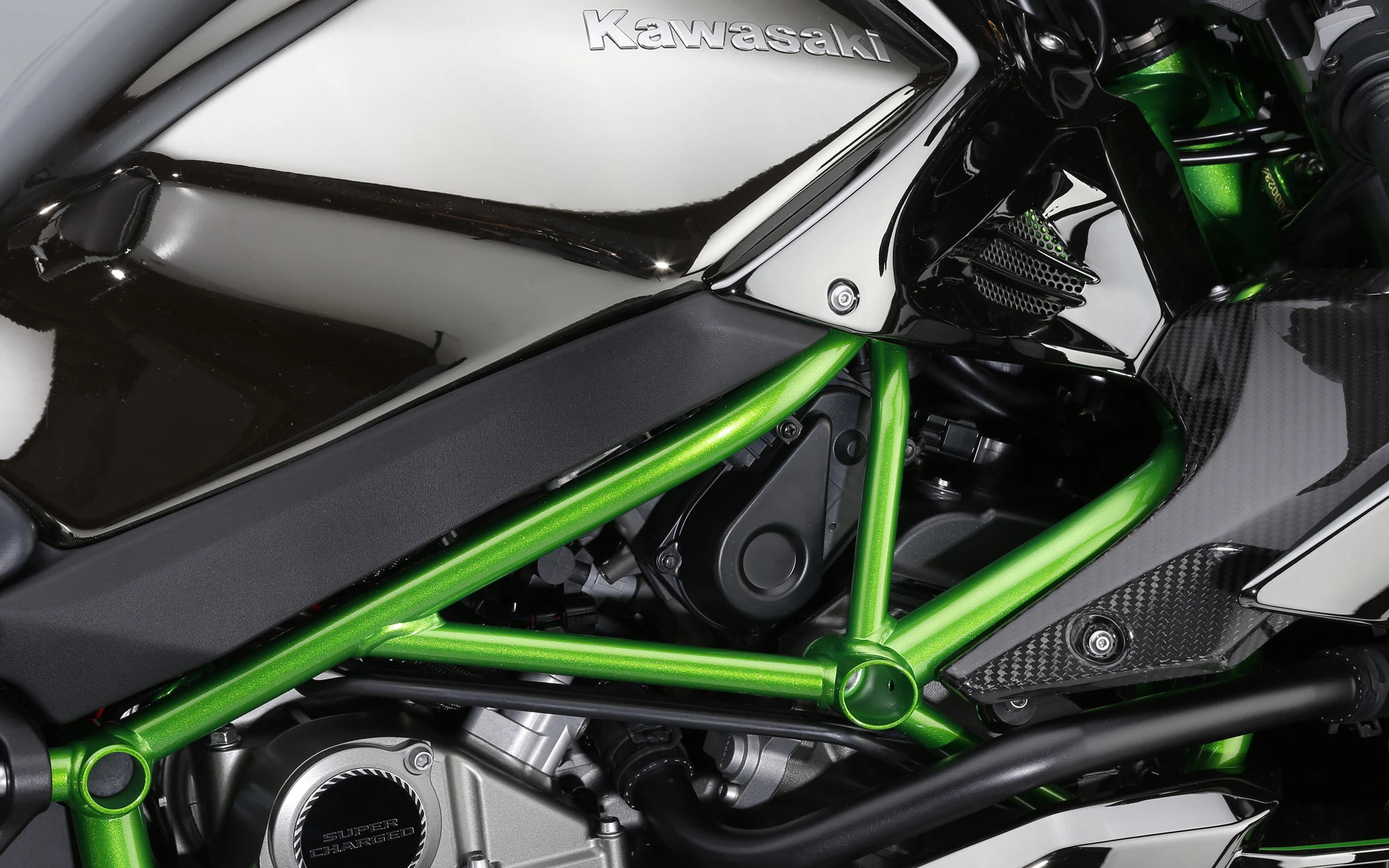 Kawasaki%20Ninja%20H2R%20(7).jpg