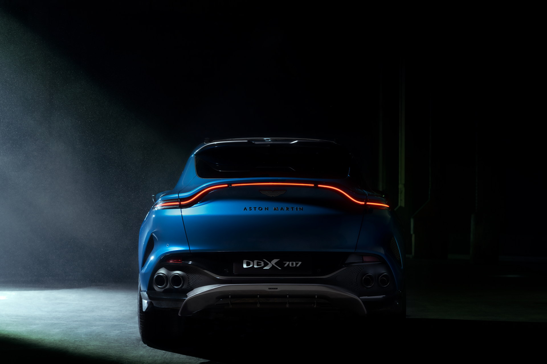 Aston Martin DBX707 2023 ra mắt: SUV hạng sang mạnh nhất thế giới, giá từ 232.000 USD 2023-aston-martin-dbx707-7.jpg