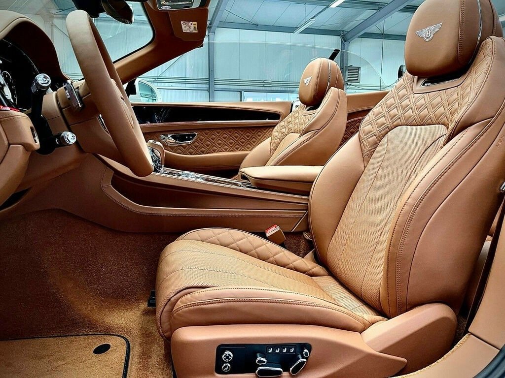 Bentley Continental GTC V8 2021 đầu tiên về Việt Nam, giá hơn 22 tỷ 20211227105612-4ae3-wm.jpeg